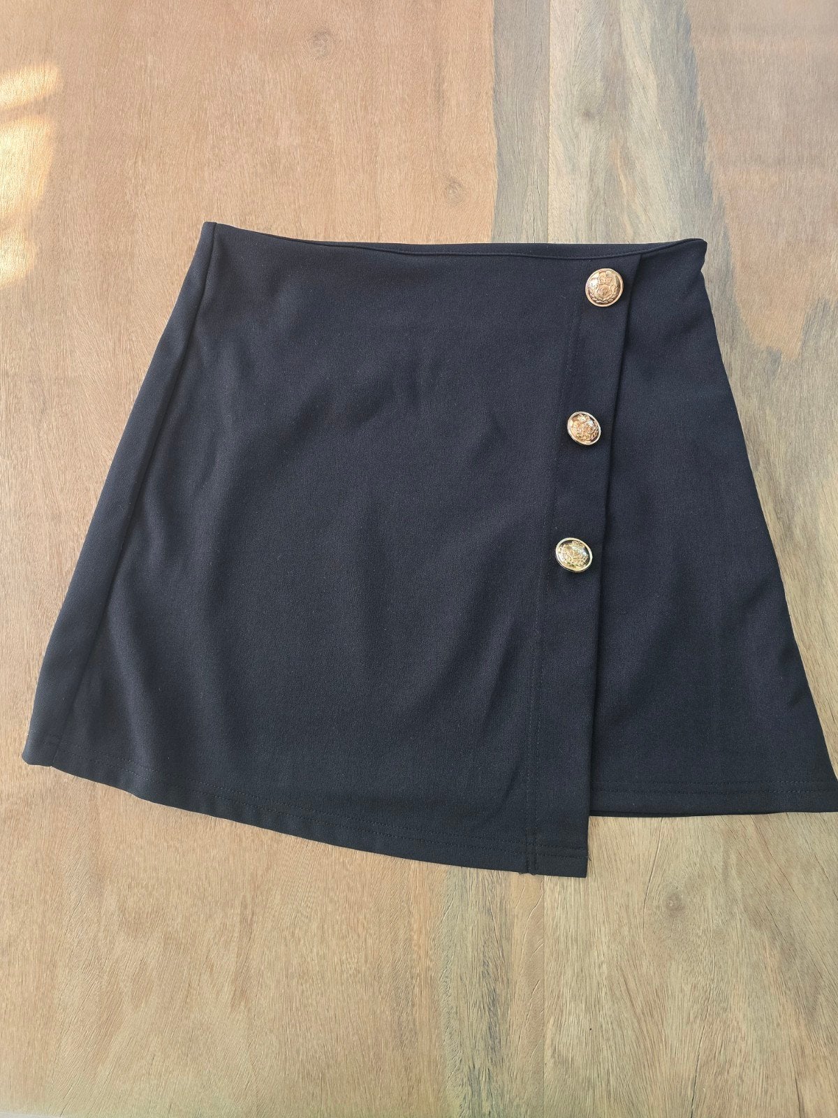 Zwart mini rokje met gouden knopen XS, Zwart, Ophalen of Verzenden, Zo goed als nieuw, Maat 34 (XS) of kleiner