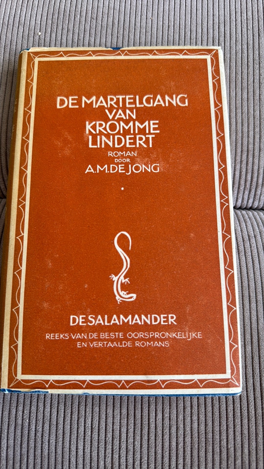 A.M.de Jong - De martelgang van kromme Lindert, Boeken, Ophalen of Verzenden, Zo goed als nieuw