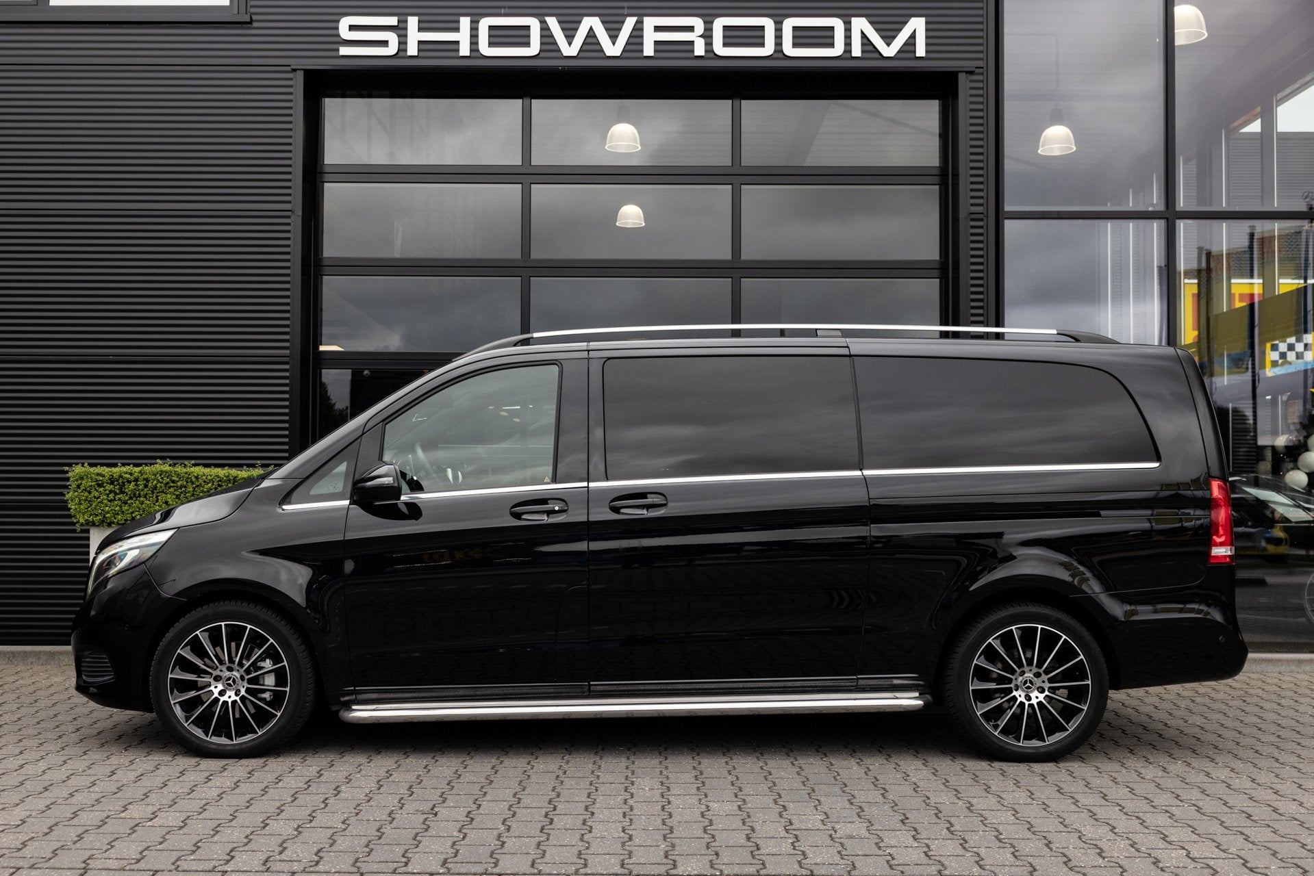 Mercedes-Benz V-klasse 250d Extra Lang DC AMG, 5-Persoons, C, Auto's, Bestelauto's, Automaat, 15 km/l, Gebruikt, Zwart