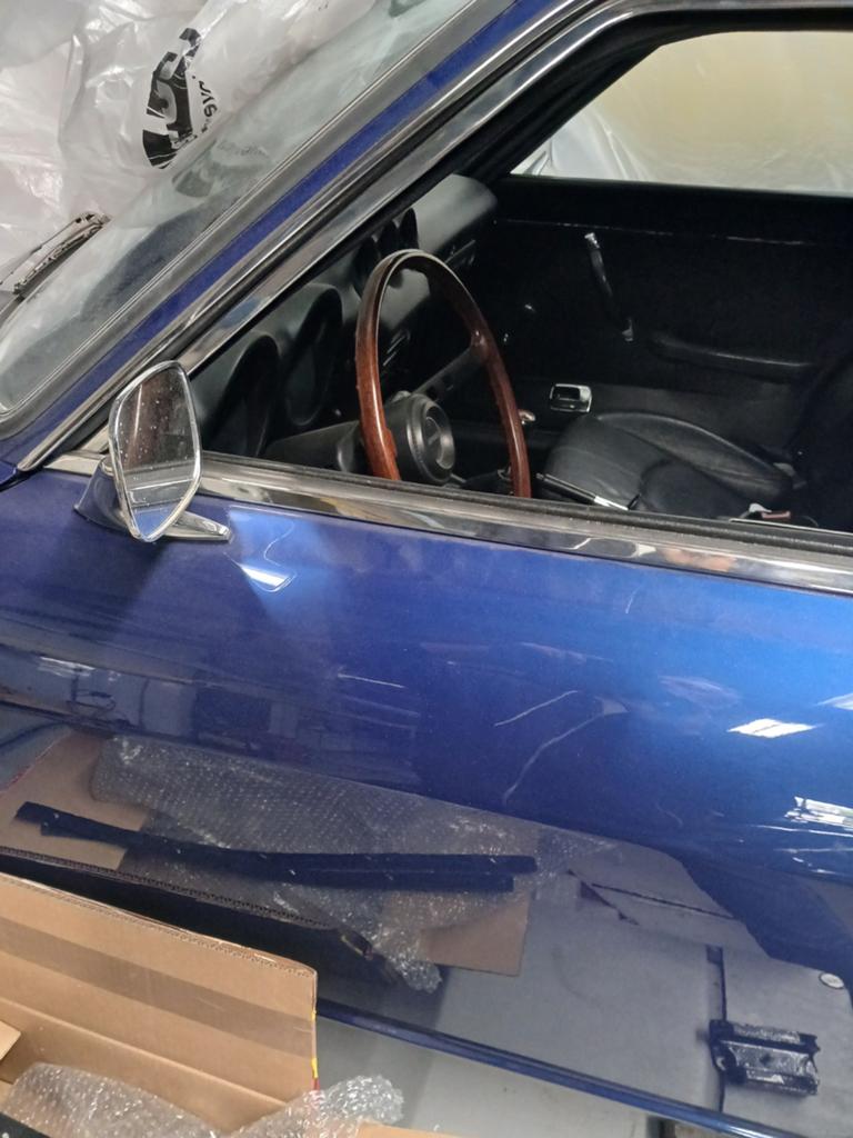 Gezocht liggend chroomlijst linker portierdatsun 240z, Auto-onderdelen, Ophalen of Verzenden