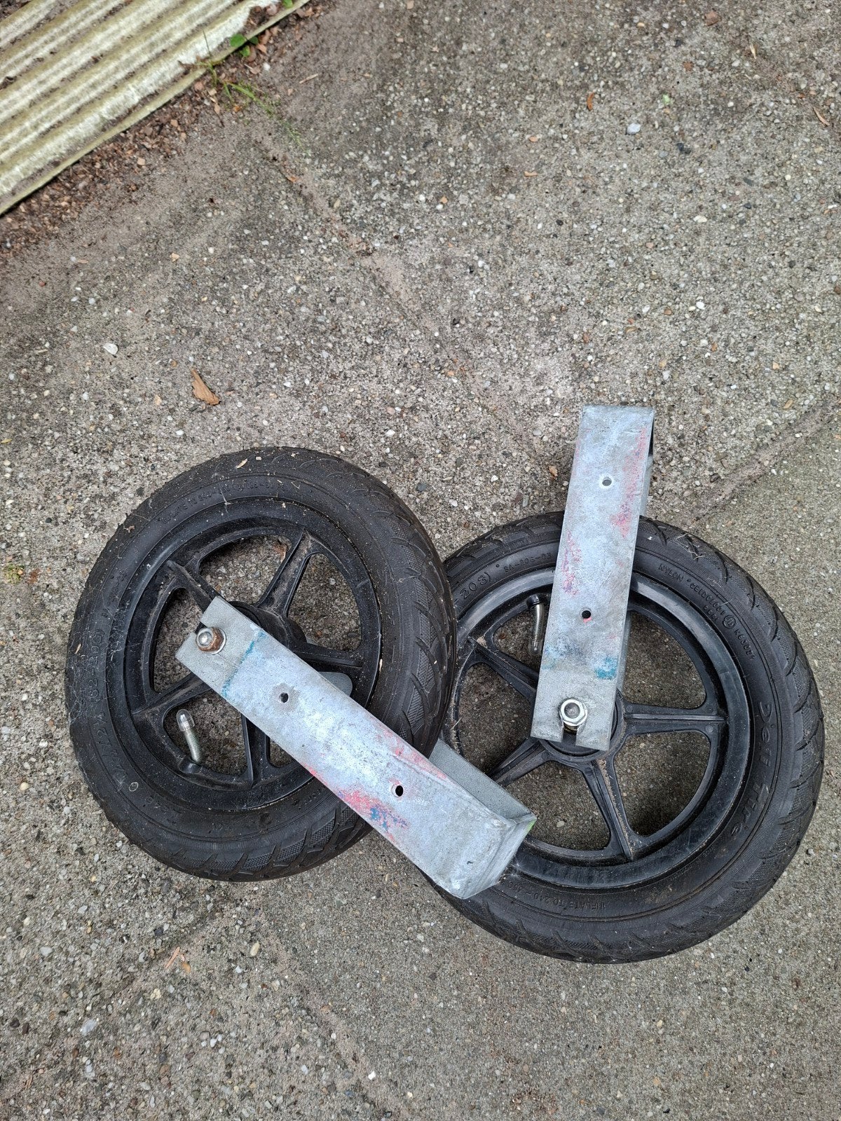 Set van 2 wielen met bevestiging, Ophalen of Verzenden, Gebruikt, Wiel, Staal