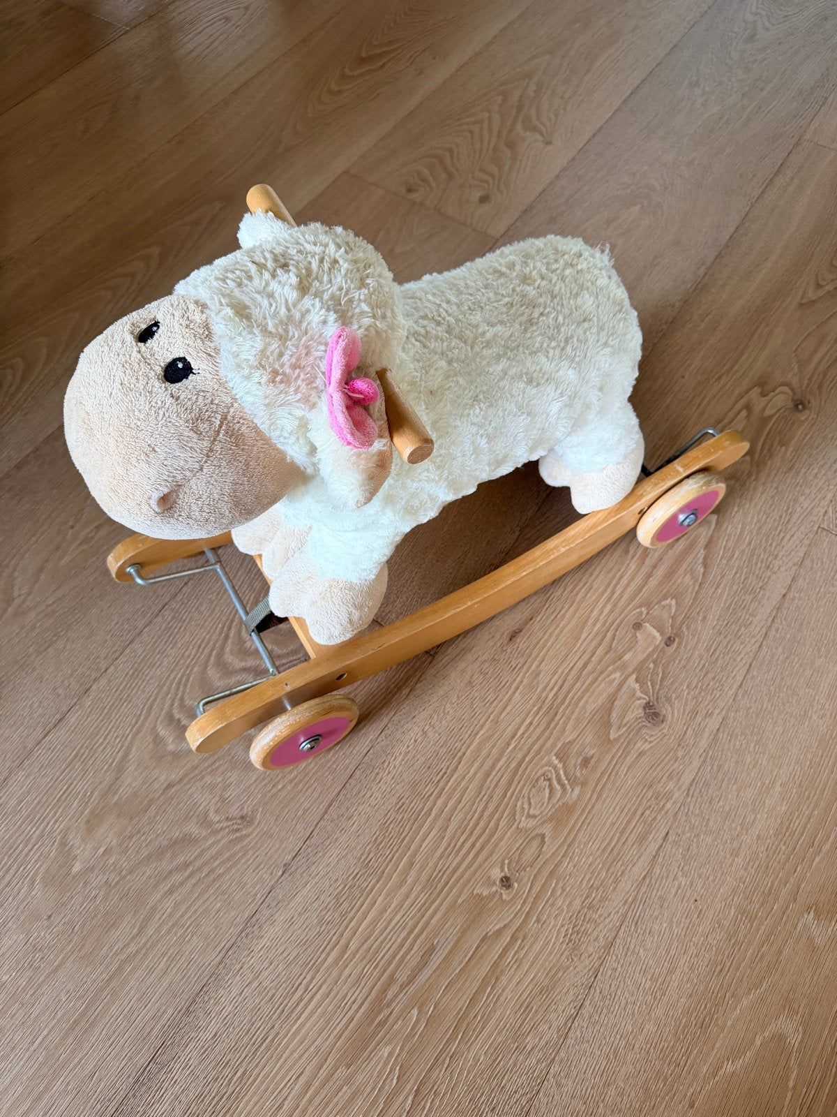 Schattig schaap hobbelpaard met wieltjes, Ophalen, Zo goed als nieuw, Overige typen, Met wieltjes