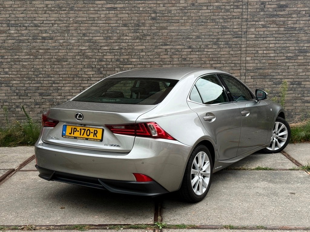 Lexus IS 300h 25th Edition Camera, Auto's, Automaat, Achterwielaandrijving, Gebruikt, 181 pk