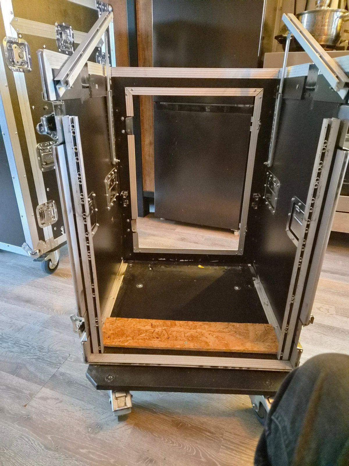 DAP 19 inch Flightcase / Regierack op wielen, Ophalen, Gebruikt, Overige instrumenten, Flightcase