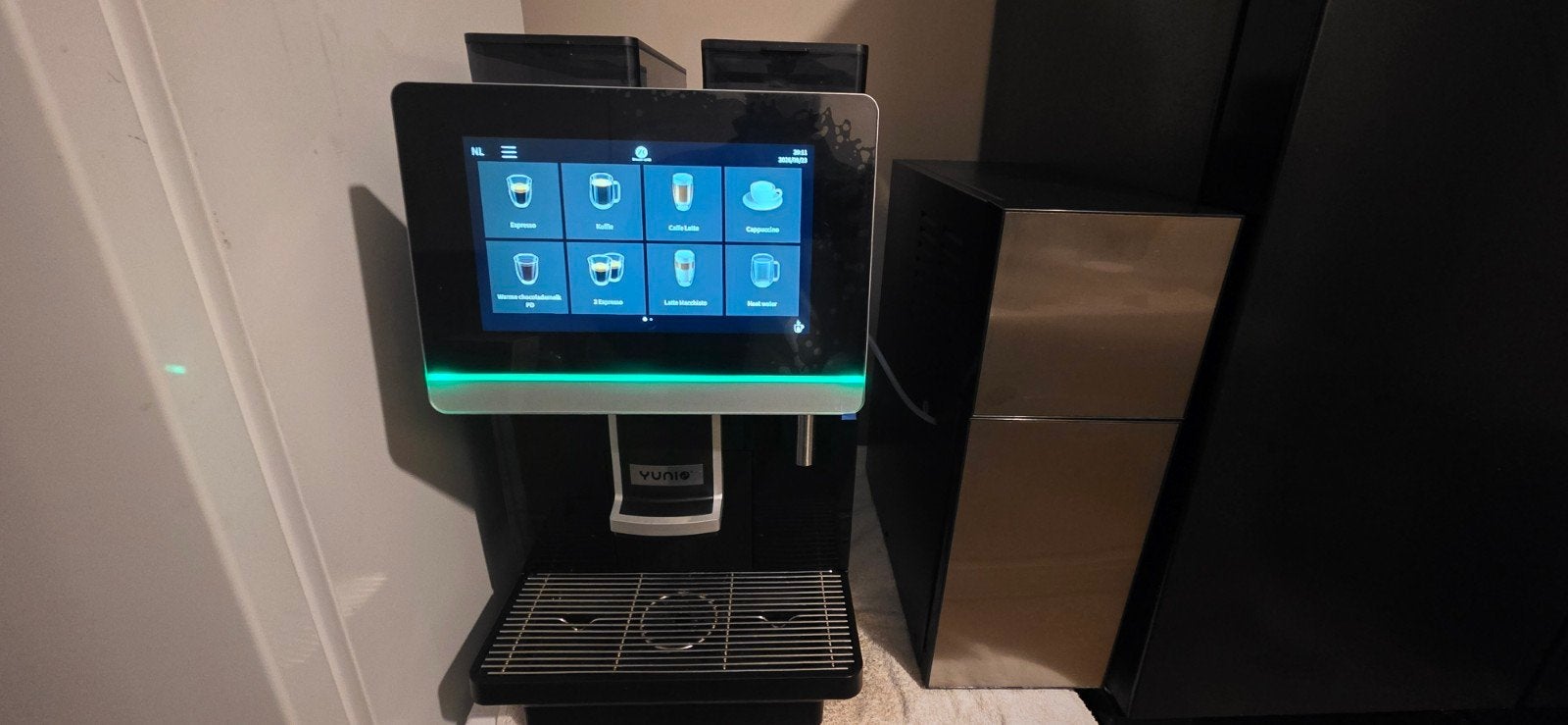 Professionele Yunio Koffiemachine met Melkkoeler, Witgoed en Apparatuur, Gebruikt, 10 kopjes of meer, Koffiemachine, Afneembaar waterreservoir