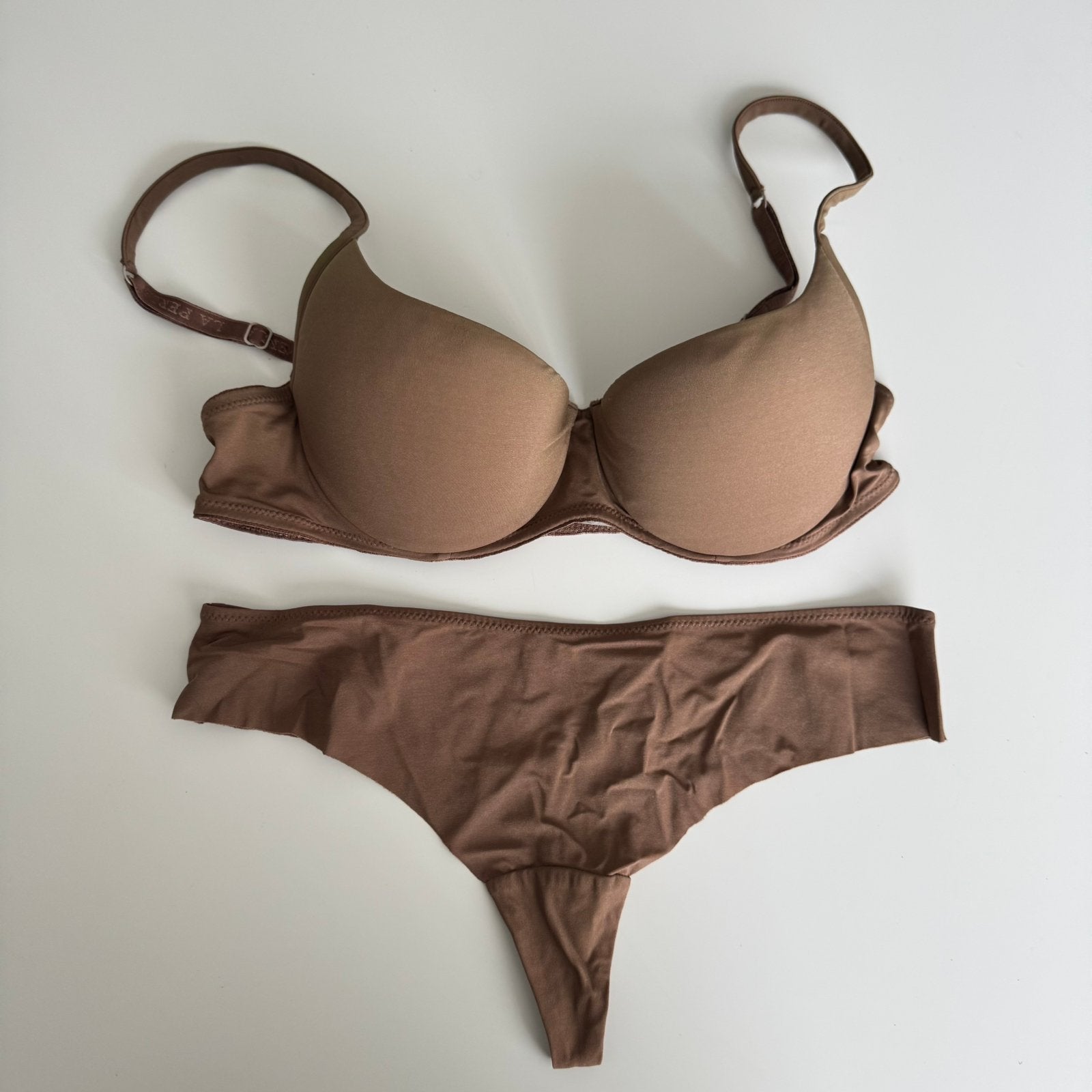 La Perla setje bh 75C en 2 strings maat 40 huidkleur, Verzenden, Overige kleuren, Setje