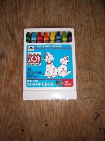 Disney 101 Dalmatiërs 16 vetkrijtjes in doosje met slijper, Ophalen of Verzenden, Overige figuren, Nieuw, Beeldje of Figuurtje