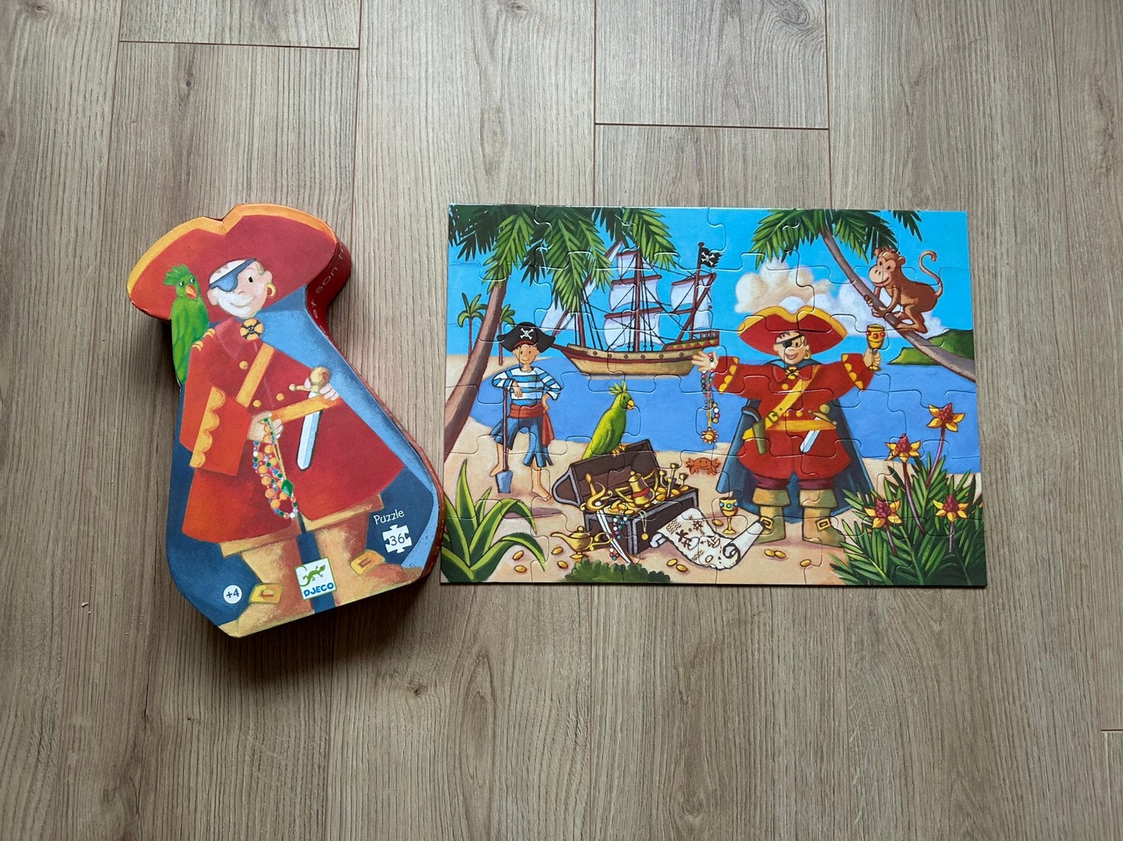 Djeco puzzel piraat 36 stukjes, Ophalen of Verzenden, 10 tot 50 stukjes, Zo goed als nieuw