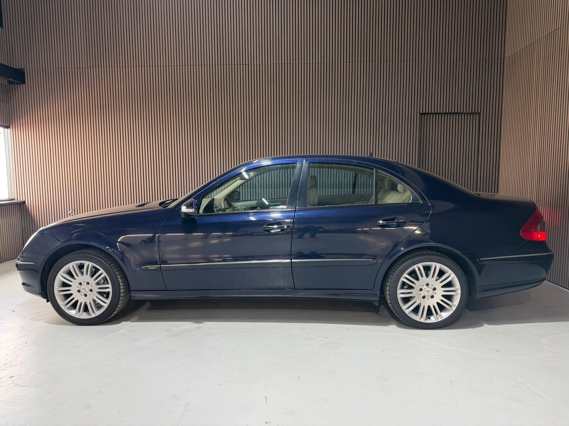 Mercedes-Benz E-klasse 350 Avantgarde ketting 3000km geleden, Automaat, Achterwielaandrijving, Gebruikt, Automatische klimaatregeling