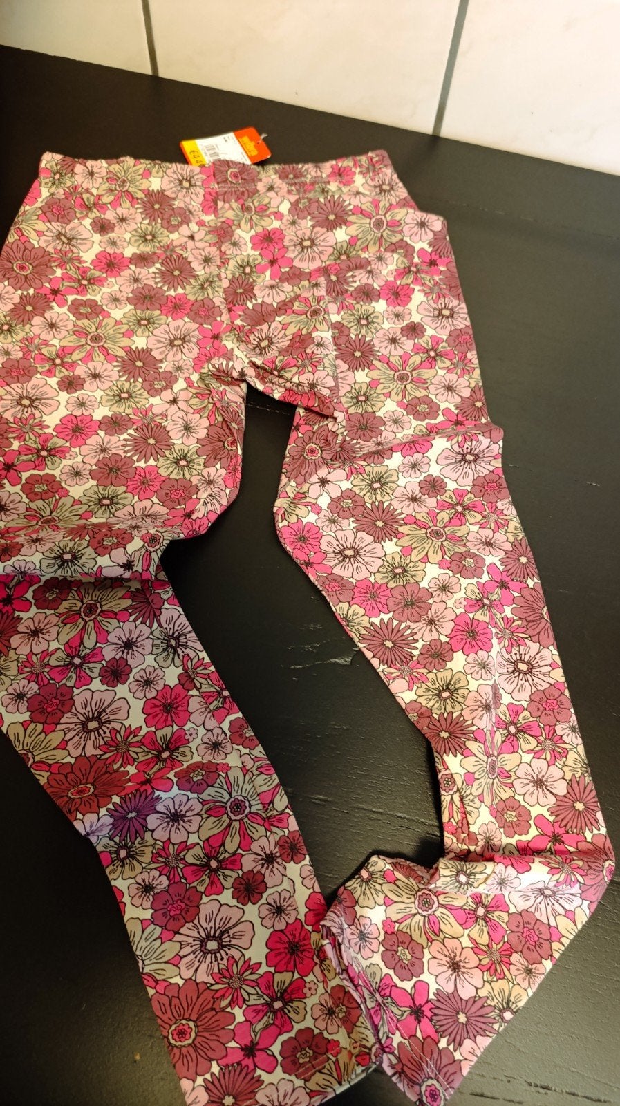 Nieuwe bloemenprint legging maat 140 voor meisjes, Ophalen of Verzenden, Nieuw, Onbekend, Meisje