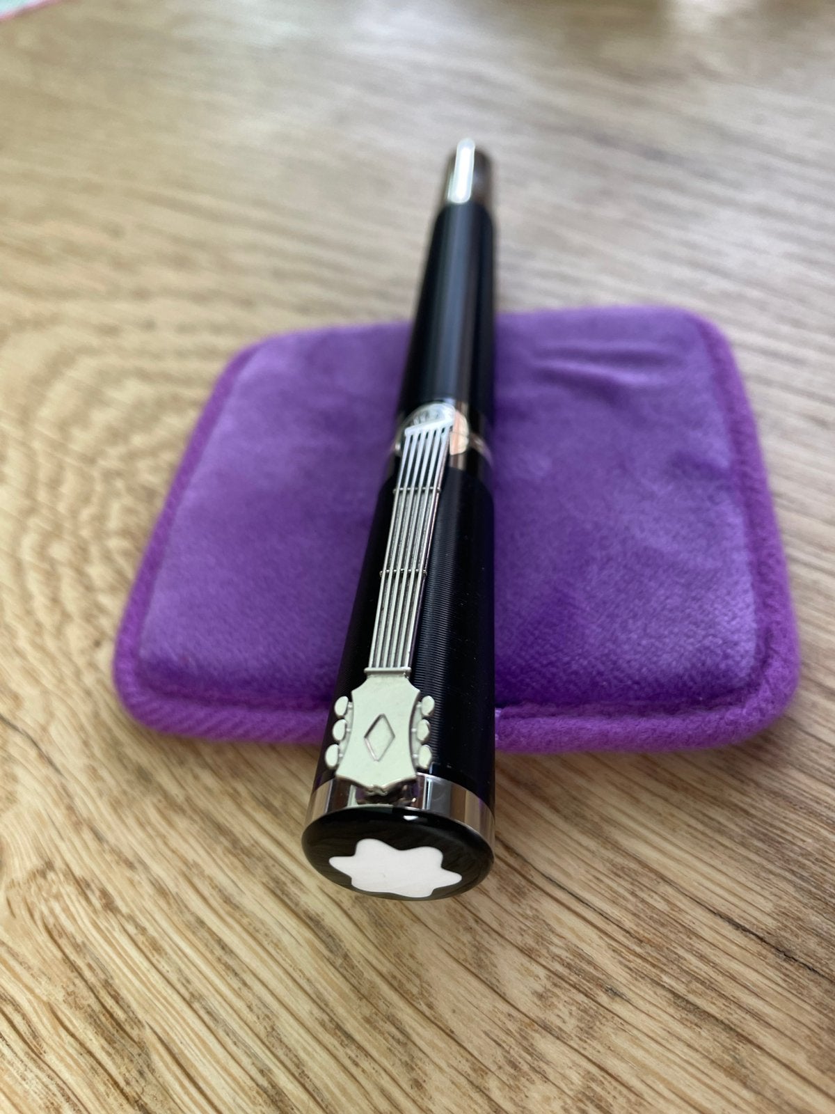 Mont blanc pen-John Lennon special edition, Balpen, Met doosje, Ophalen of Verzenden, Zo goed als nieuw