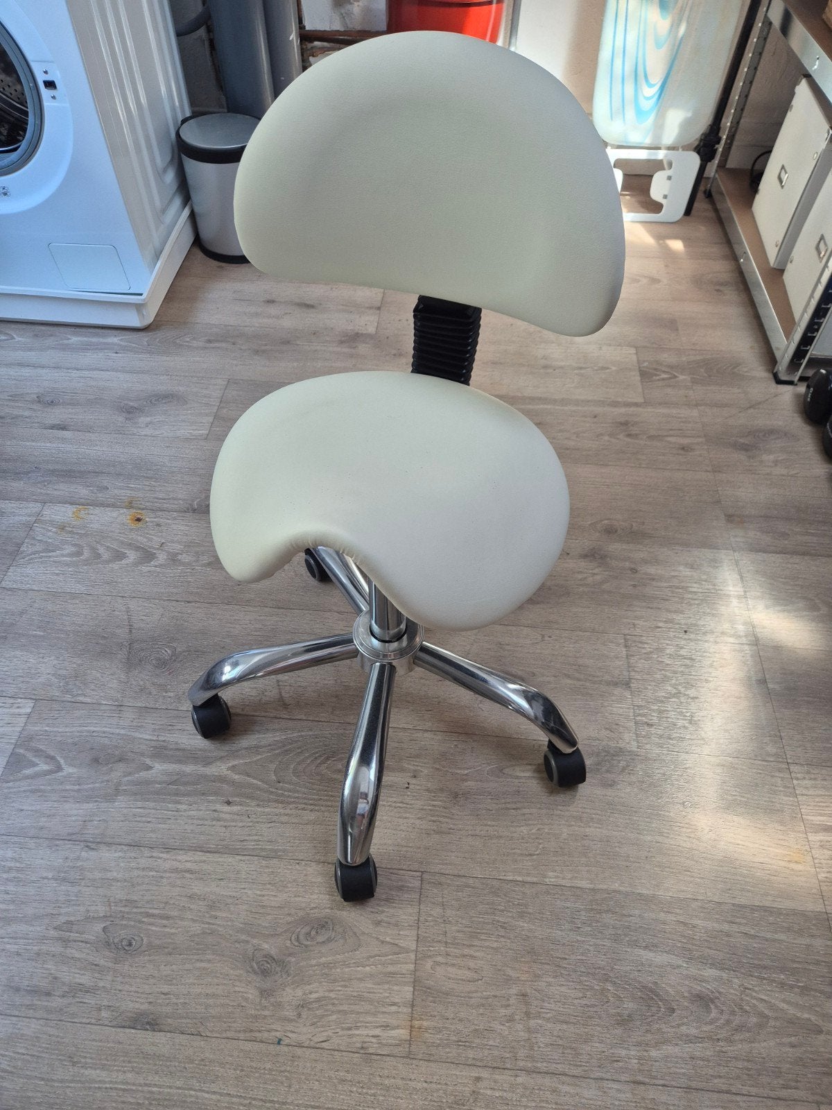 Ergolution ergonomische zadelkruk met rugleuning (wit), Ophalen, Zo goed als nieuw, Wit, Bureaukruk