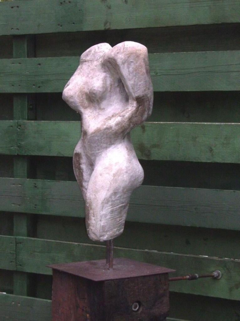Betonnen beeld figuratieve vrouwen torso, Antiek en Kunst, Ophalen, Handgemaakt, 50 - 100 cm, Beeld