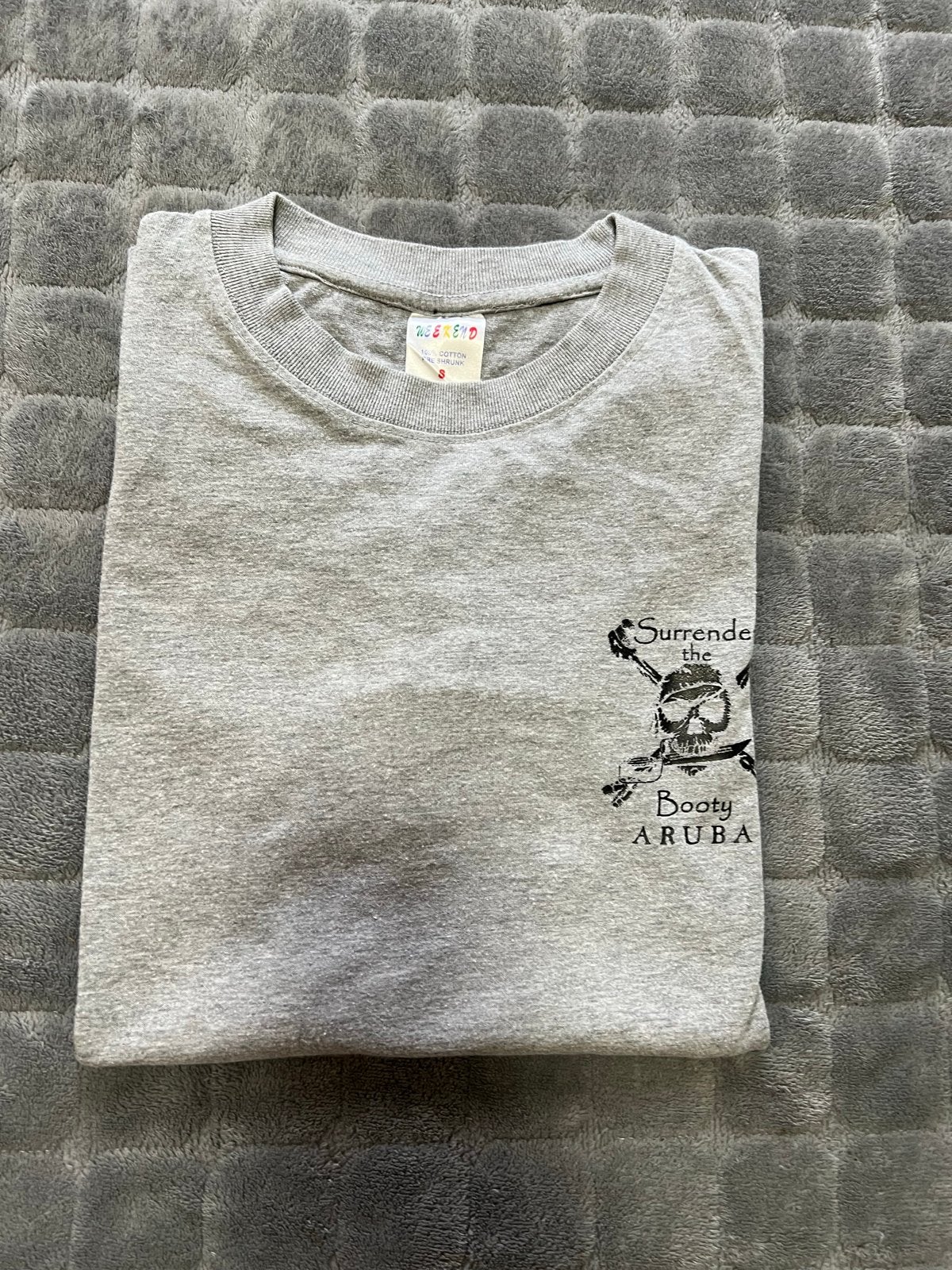 Grijs T-shirt met 'Surrender the Booty Aruba' print, maat S, Ophalen of Verzenden, Gedragen, Maat 46 (S) of kleiner, Grijs