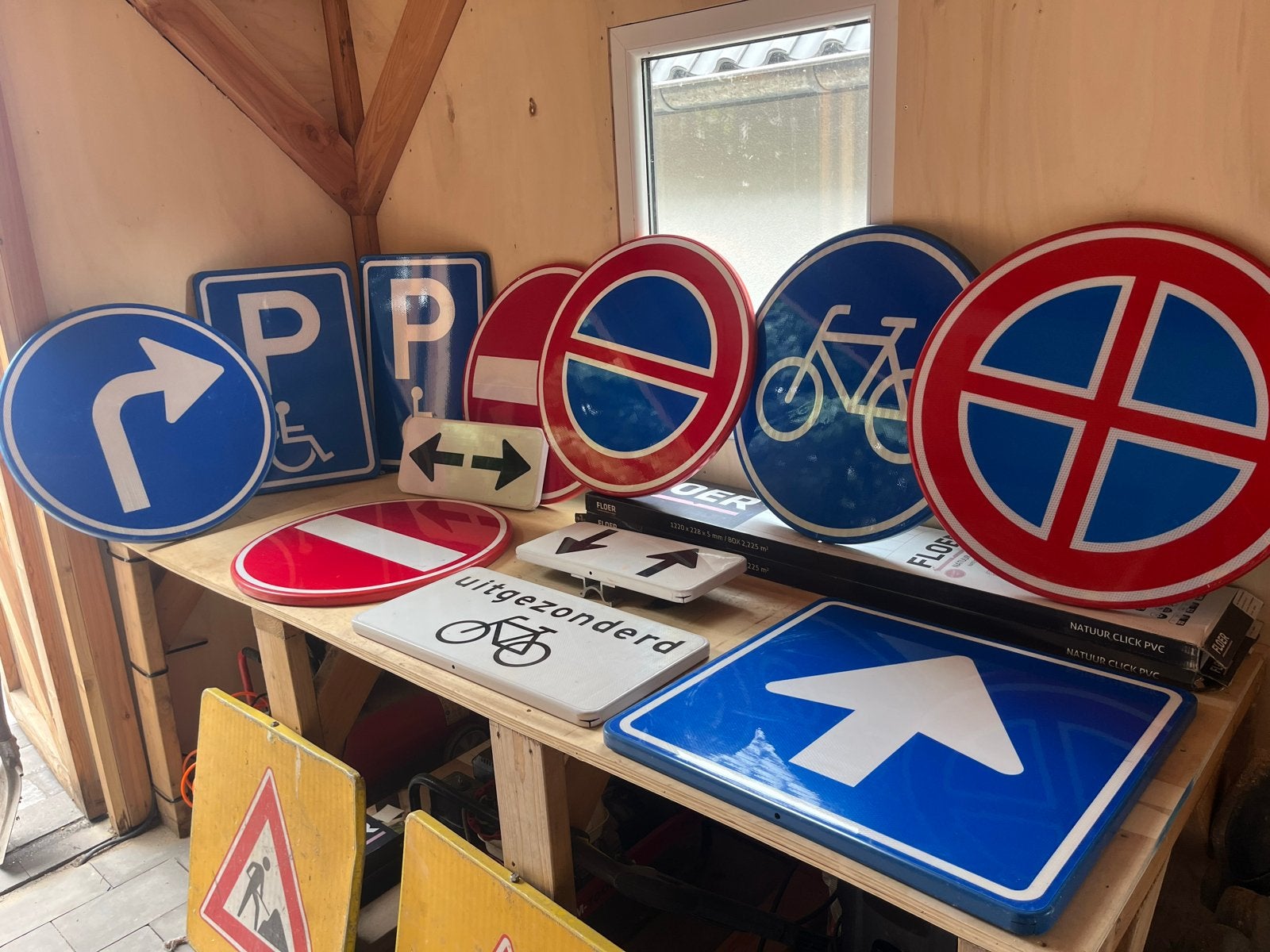 Diversen verkeersborden 15,- per stuk of partij t.e.a.b, Ophalen