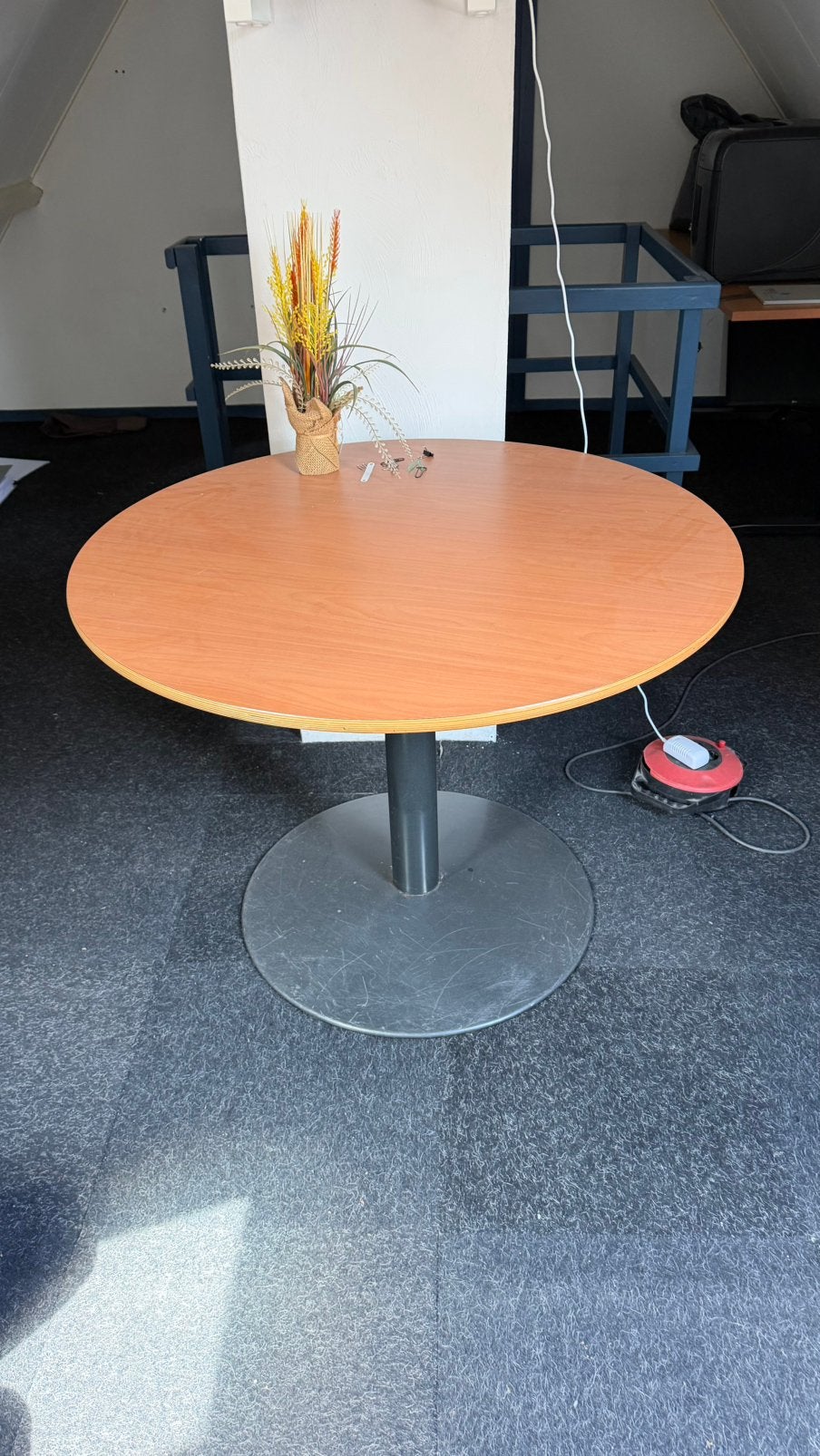 Kantoortafel, Ophalen, Zo goed als nieuw