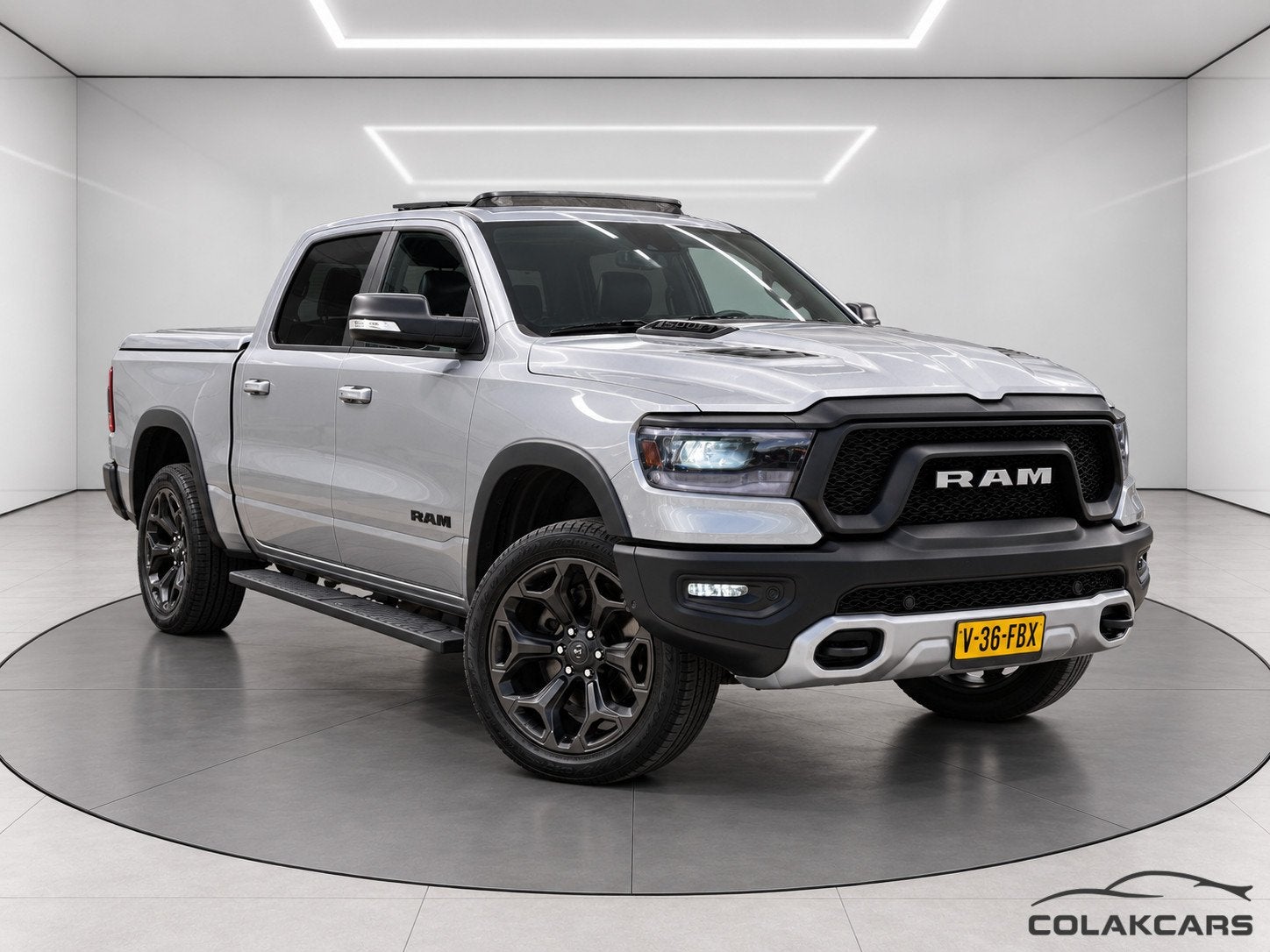 Dodge Ram 1500 4X4 5.7 V8 Crew Laramie-Pano Rebel-Garantie!, Auto's, Automaat, Gebruikt, 5654 cc, 3000 kg