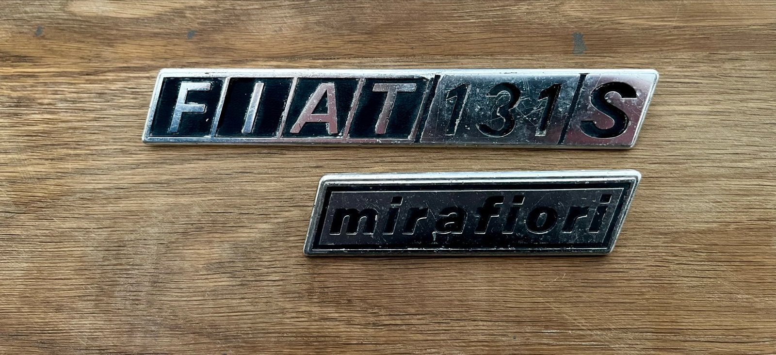 Fiat 131 S Mirafiori emblemen, Ophalen of Verzenden, Gebruikt, Fiat