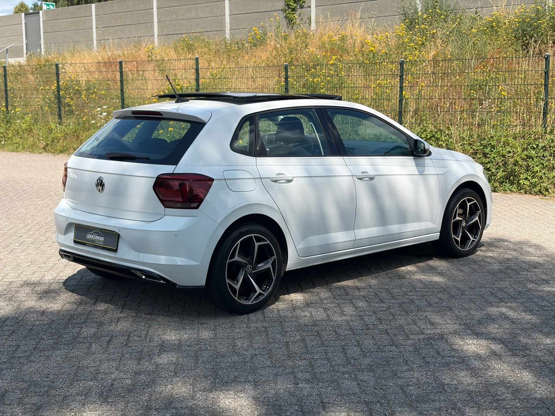 Volkswagen Polo 1.0 TSI Highline PANO I R- LINE I DEALER OND, Auto's, Volkswagen, Voorwielaandrijving, Stof, Gebruikt, Origineel Nederlands