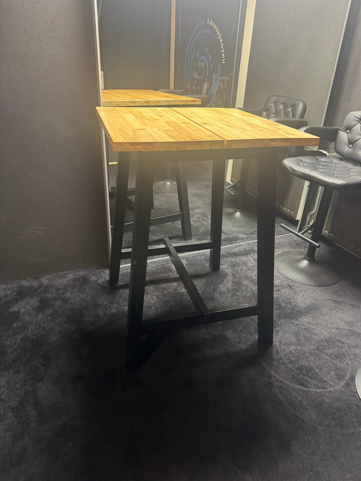 Skogsta Hoge bartafel met houten blad, Huis en Inrichting, Barren, Ophalen, Gebruikt