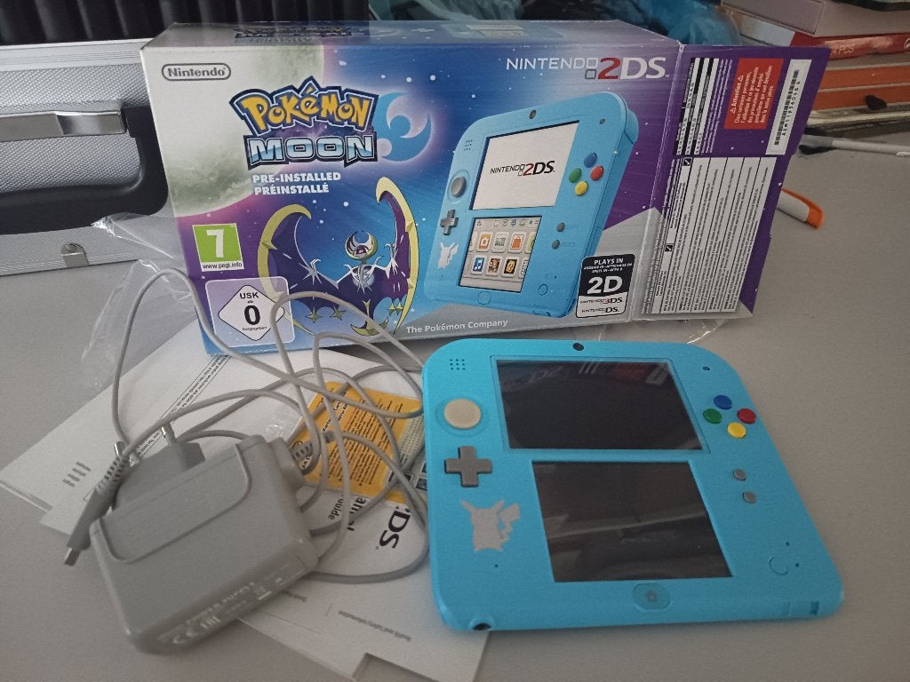 Nintendo 2DS Pokemon Moon, Spelcomputers en Games, Spelcomputers | Nintendo 2DS en 3DS, Ophalen of Verzenden, Zo goed als nieuw
