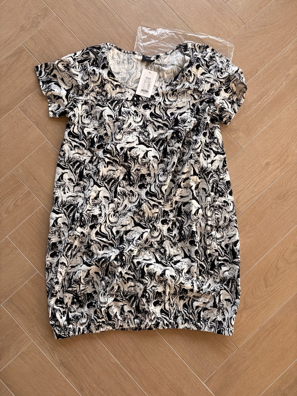 Nieuw: Zizzi Zwart/Wit Jurk met Print - Maat 42/44 (L), Zwart, Maat 42/44 (L), Nieuw, Ophalen of Verzenden