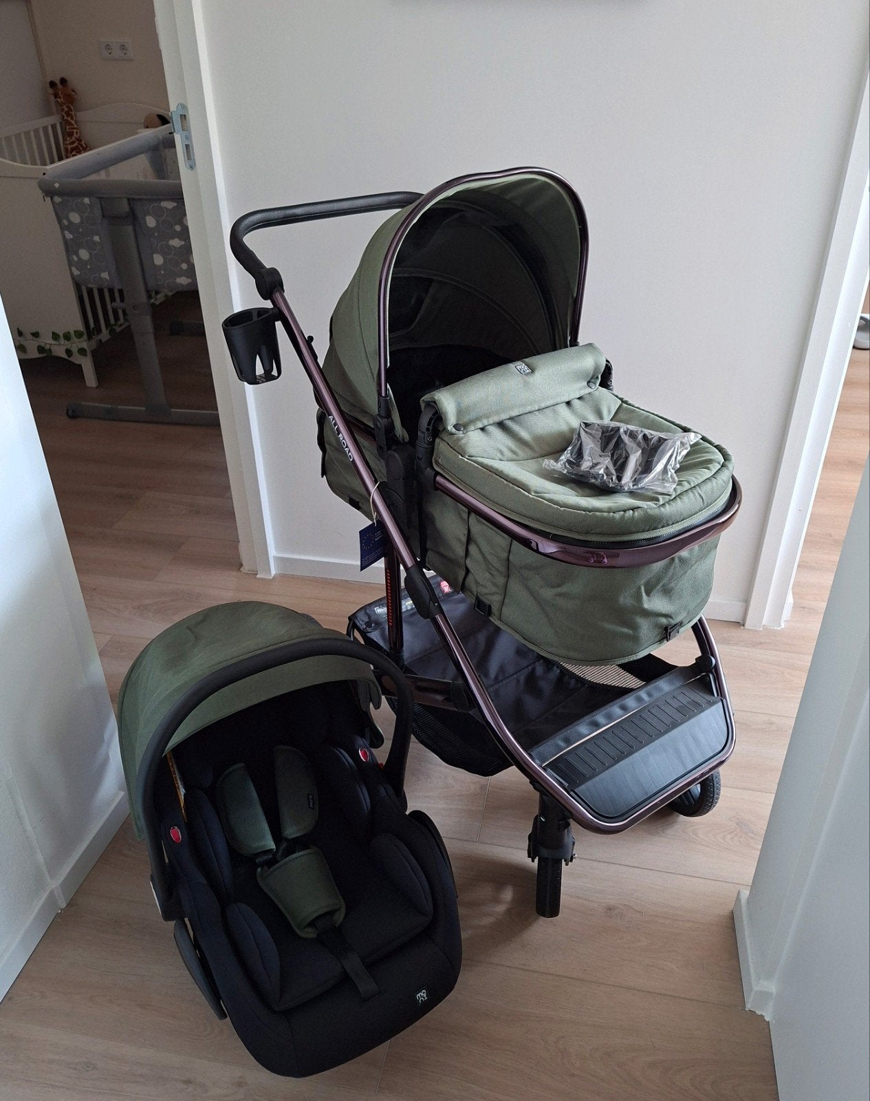 Nieuwe 3 in 1 kinderwagen set Moni All Road Donkergroen, Nieuw, Combiwagen, Verstelbare duwstang, Ophalen