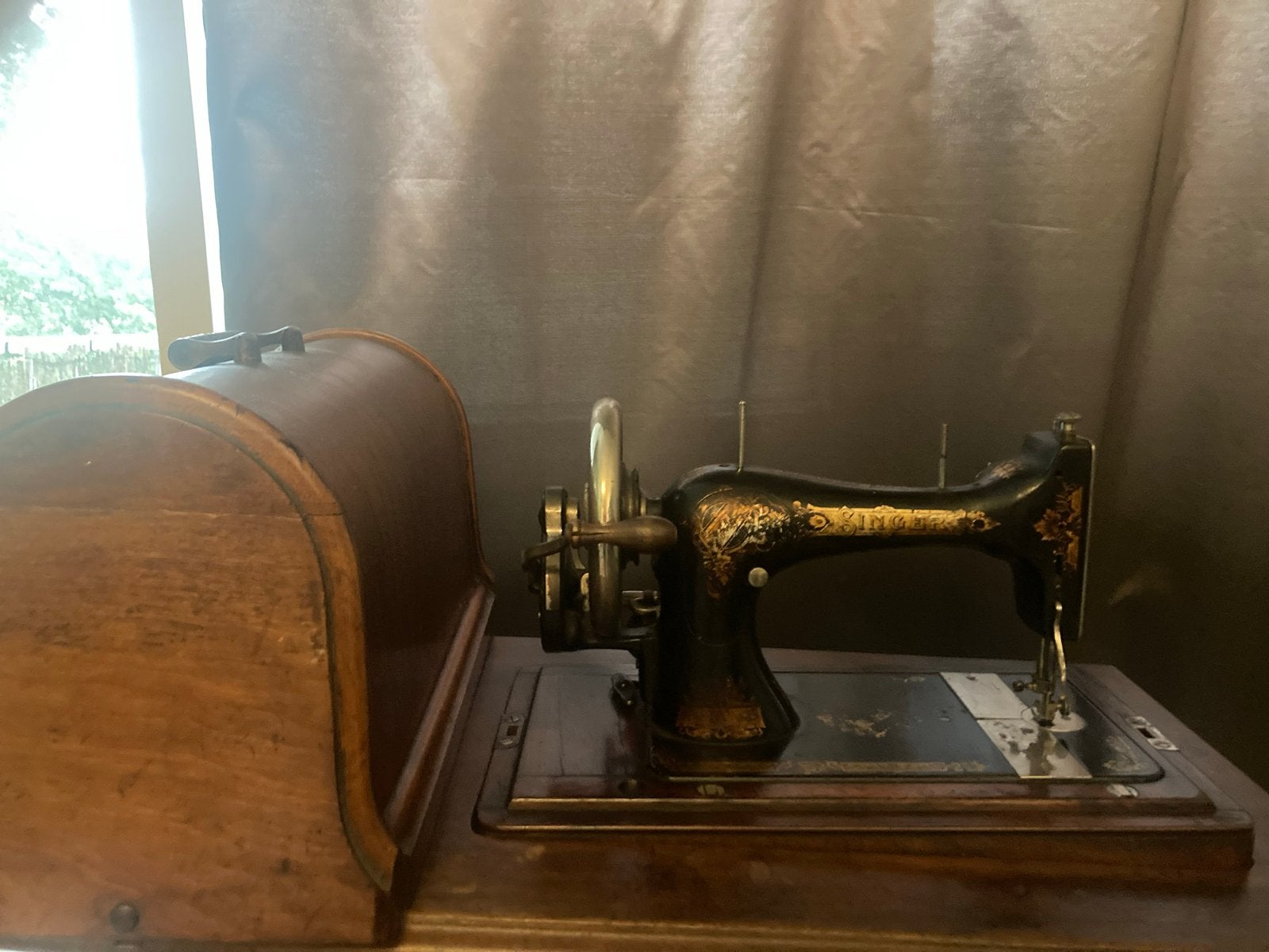 Antieke Singer Naaimachine 28K met Houten Meubel, Ophalen