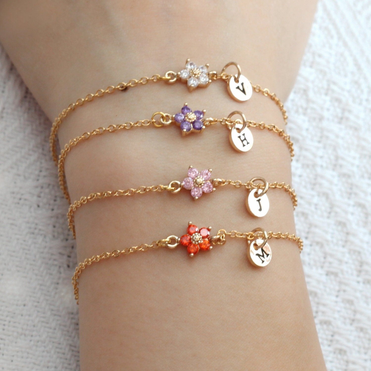 Armbandje letter H, K, I of W met roze bloemetje. Nieuw, Sieraden, Tassen en Uiterlijk, Kindersieraden, Verzenden, Nieuw, Goud