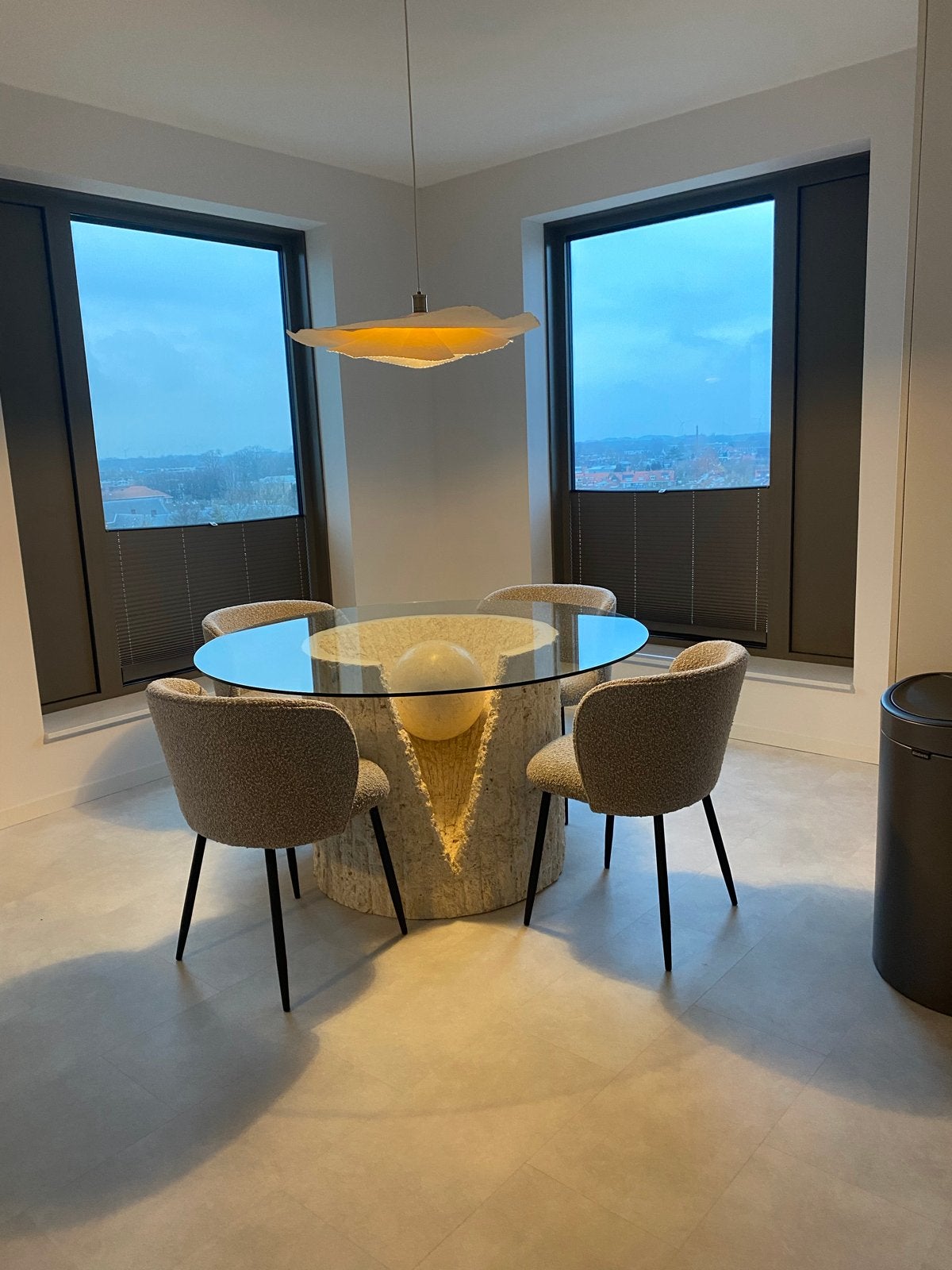 Mactan Stone Eettafel - Japandi Stijl, Huis en Inrichting, Ophalen, 100 tot 150 cm, Rond, Vier personen
