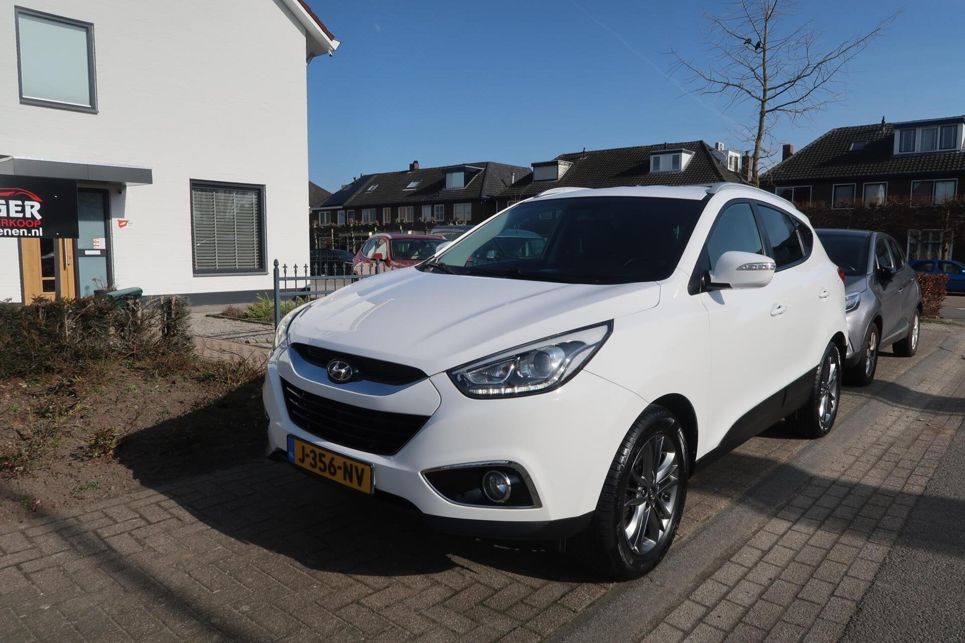 Hyundai ix35 1.6i GO|NAVIGATIE|CAMERA|CRUISECONTROL|BLUETOOT, Auto's, Voorwielaandrijving, 135 pk, 4 cilinders, Leder en Stof