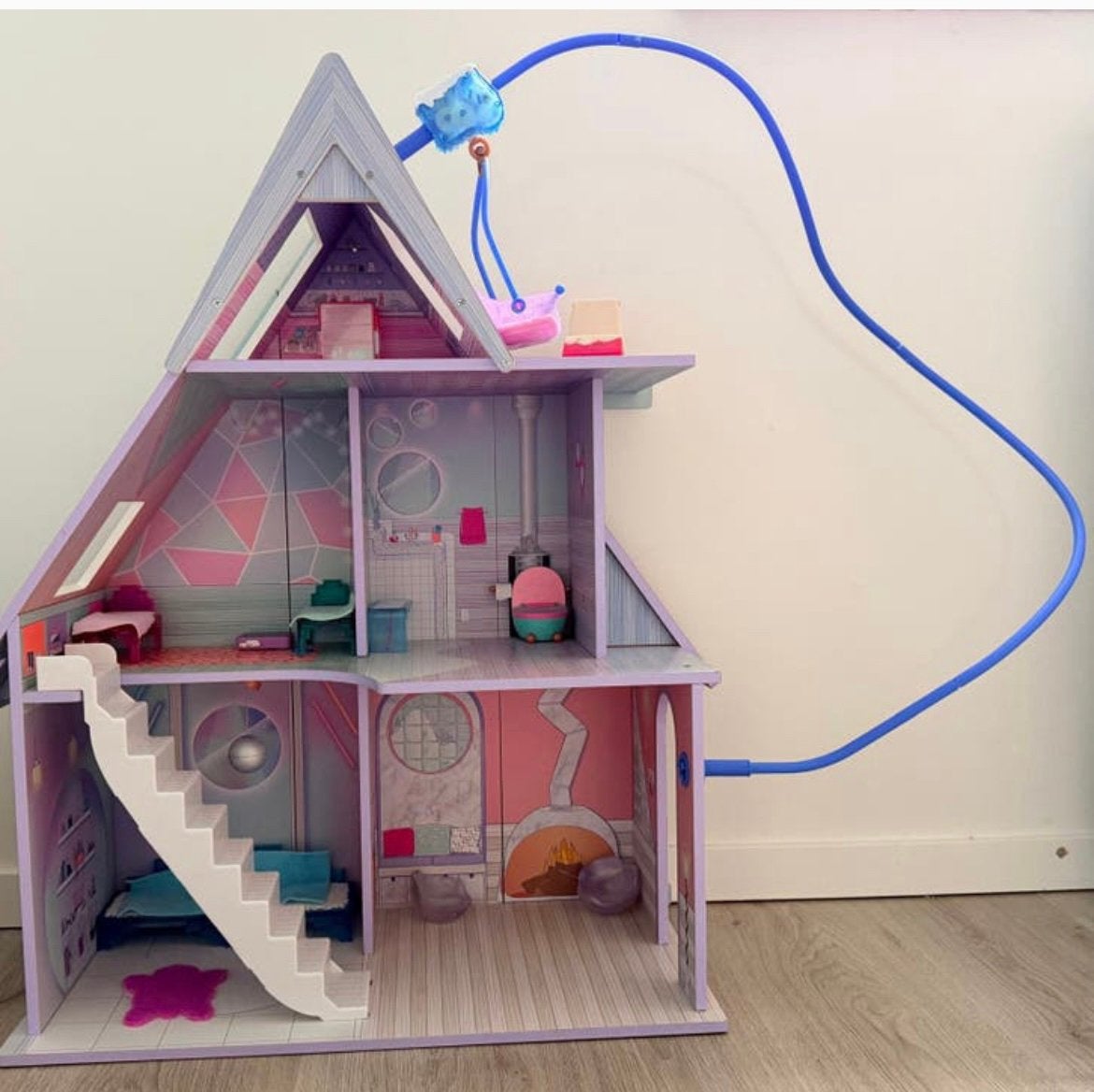 Lol suprise winterhuis winter cottage, Kinderen en Baby's, Speelgoed | Poppenhuizen, Ophalen, Zo goed als nieuw, Poppenhuis