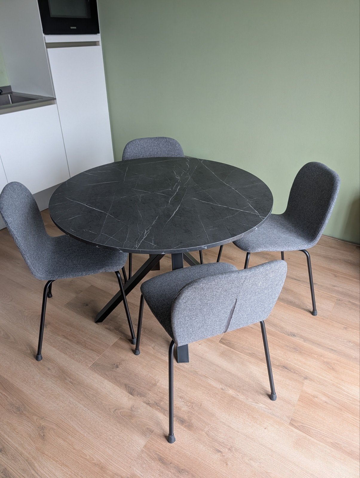 Modern table MARIEDAMM with 4 chairs - Black marker look, Ophalen, Zo goed als nieuw, Metaal, Vier