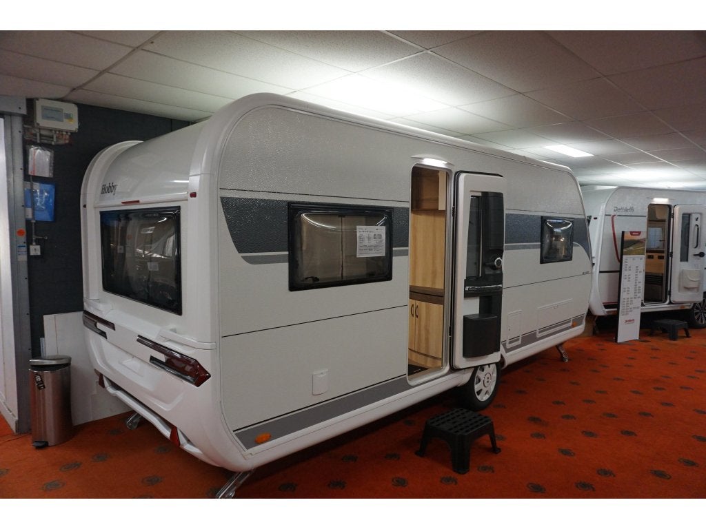 Hobby De Luxe 540 UL Vloerverwarming, 2x bed., Rondzit, Hobby, Ringverwarming, Bedrijf