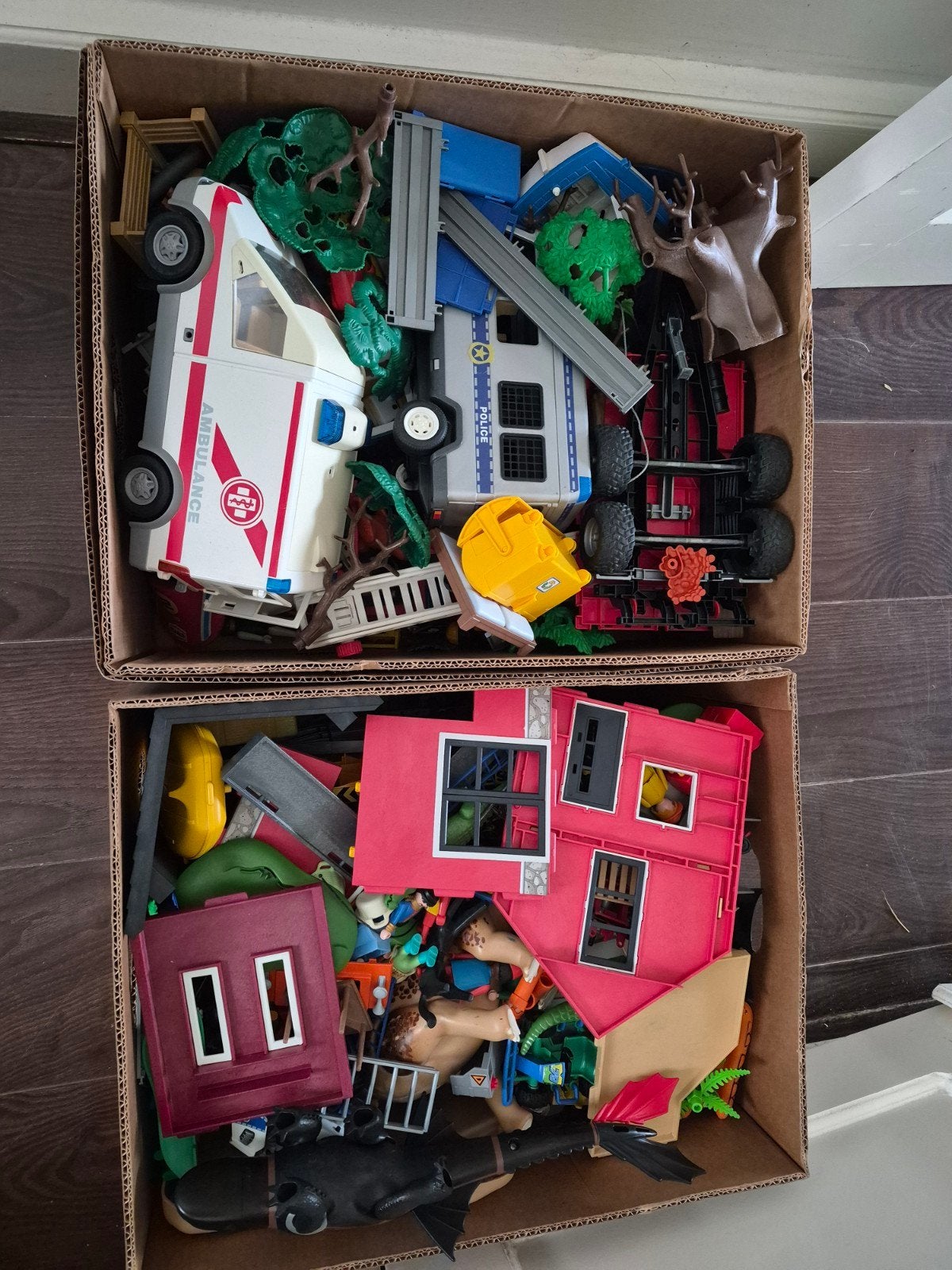 Grote doos Playmobil met ambulance, politie, huis en dierene, Ophalen, Gebruikt, Jongen of Meisje