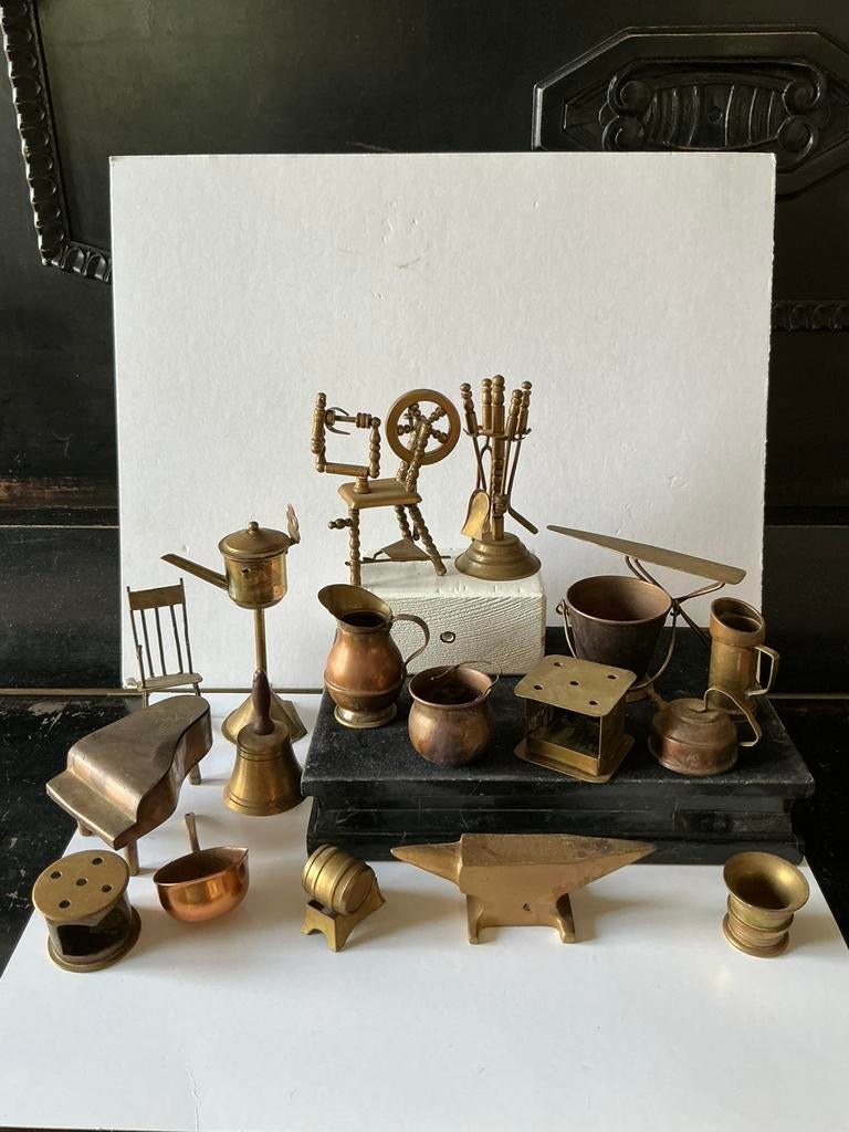 18 Stuks rood & geel koperen / messing miniaturen. Defectjes, Antiek en Kunst, Ophalen of Verzenden