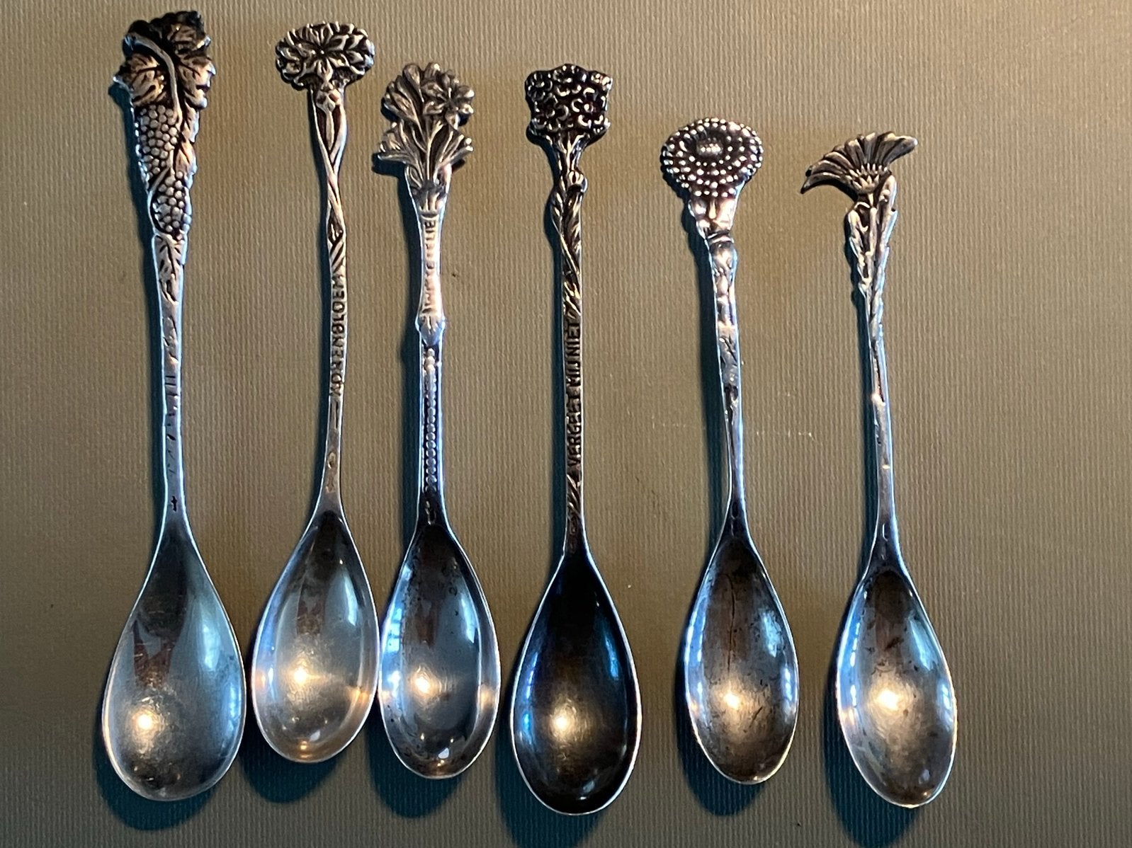 6 Zilveren Theelepeltjes met Bloemen, gemerkt zwaardje, Ophalen of Verzenden, Zilver