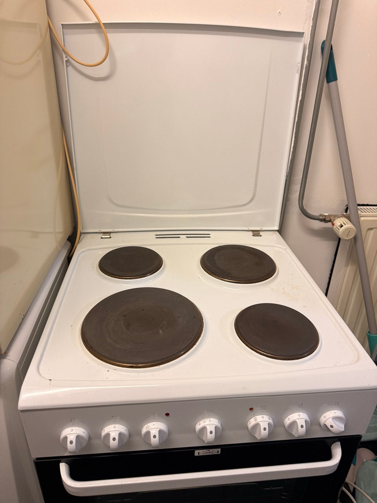Amica Vrijstaand Elektrisch Fornuis met Oven, Witgoed en Apparatuur, Fornuizen, Ophalen, Gebruikt, 60 cm of meer, 4 kookzones