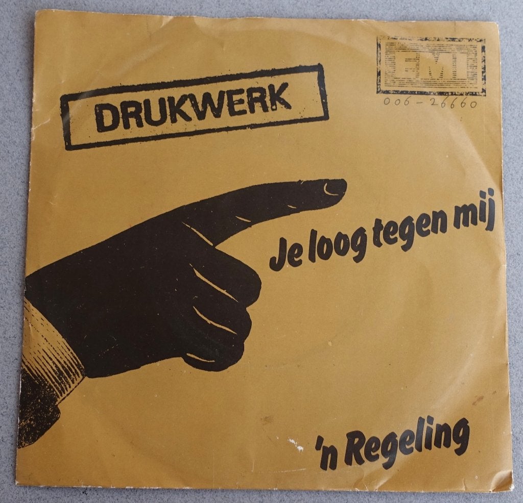 Drukwerk - Je loog tegen mij / 'n Regeling (7 inch vinyl), Cd's en Dvd's, Vinyl Singles, 7 inch, Zo goed als nieuw, Overige typen