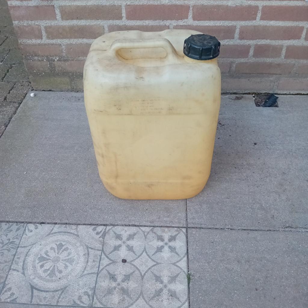 Gele jerrycan met zwarte dop, Ophalen of Verzenden