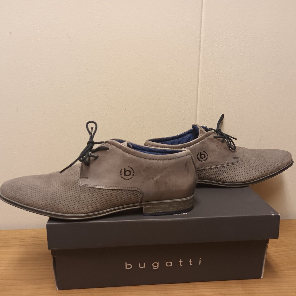 BUGATTI - Nieuwstaat leuke veterschoenen, maat 43., Bugatti, Bruin, Ophalen of Verzenden, Zo goed als nieuw