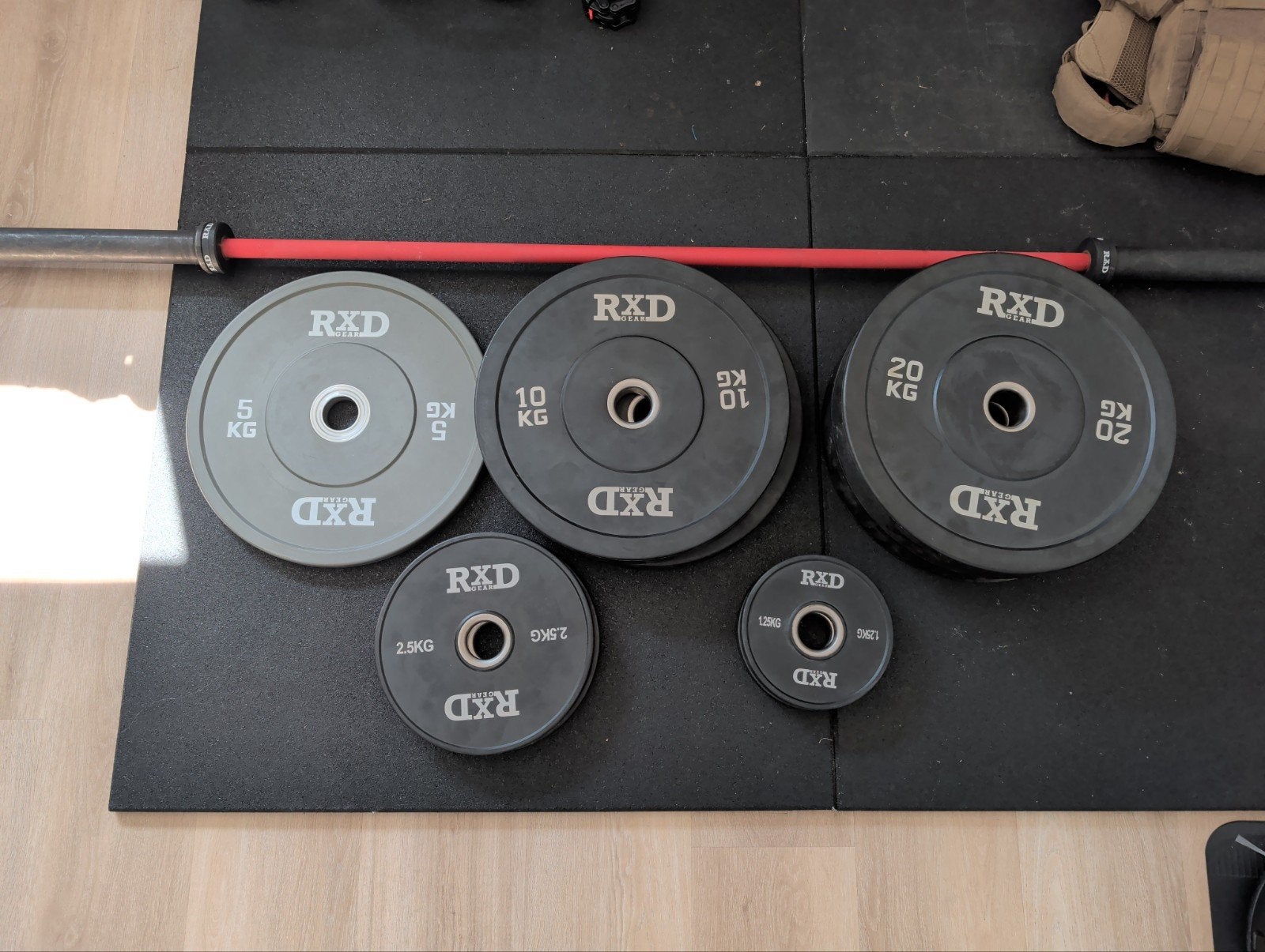 RXD Gear Barbell met bumperplates (5, 10, 20 kg), Ophalen, Halterset