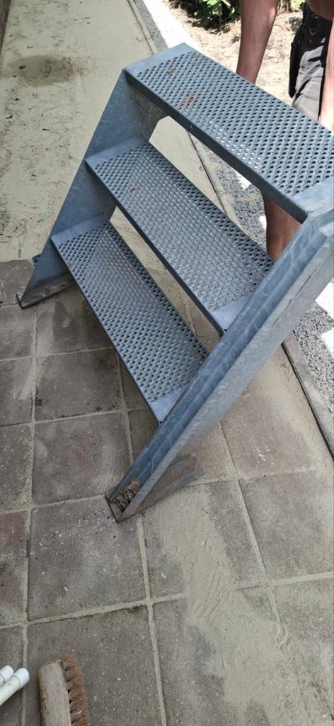 Gegalvaniseerde stalen trap/opstap 70hoog, Doe-het-zelf en Verbouw, Ladders en Trappen, Ophalen, Gebruikt, Trap, Minder dan 2 meter