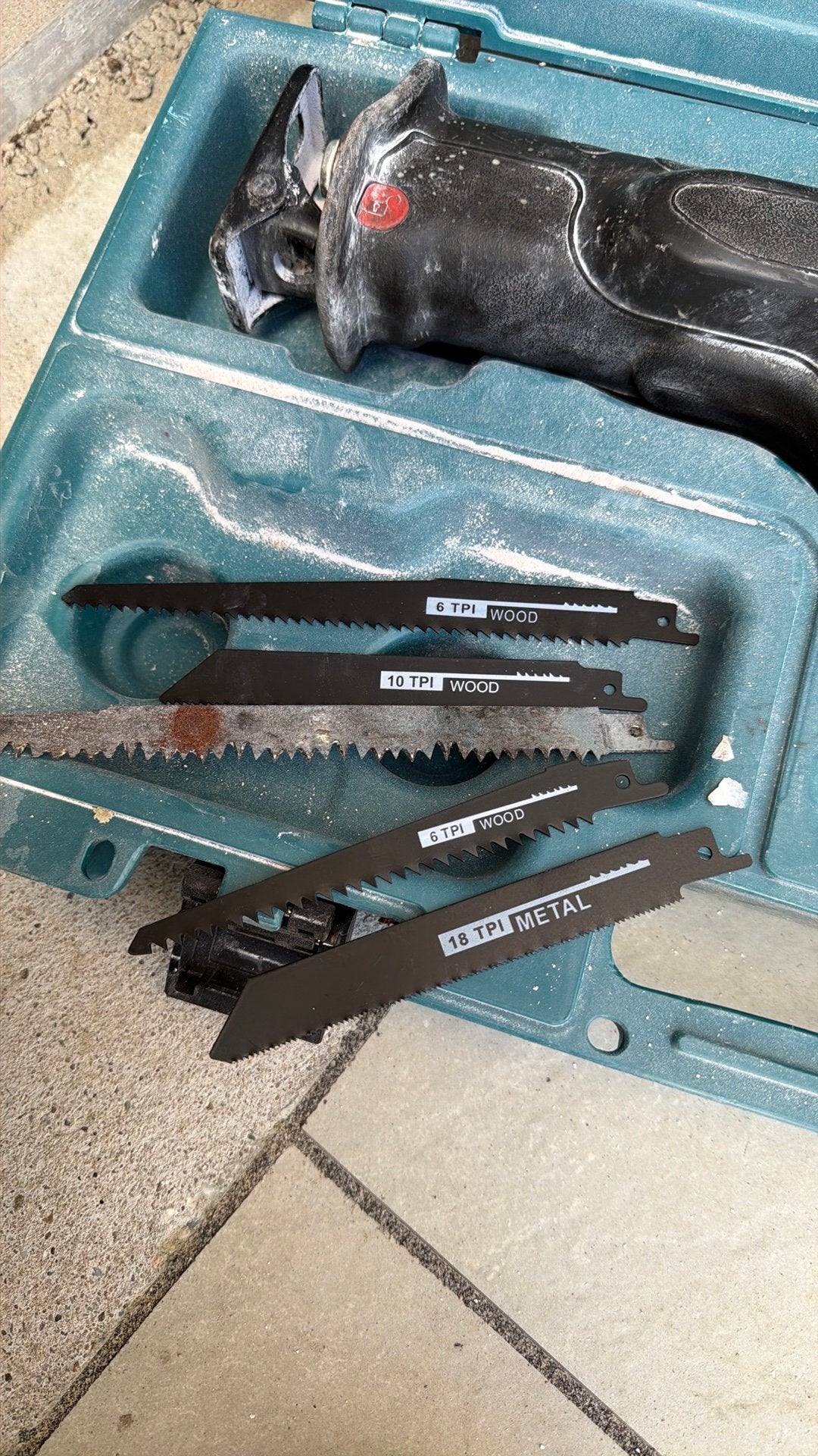 Makita reciprozaag inclusief koffer en zaagjes, Ophalen, Gebruikt, 70 mm of meer, 600 tot 1200 watt