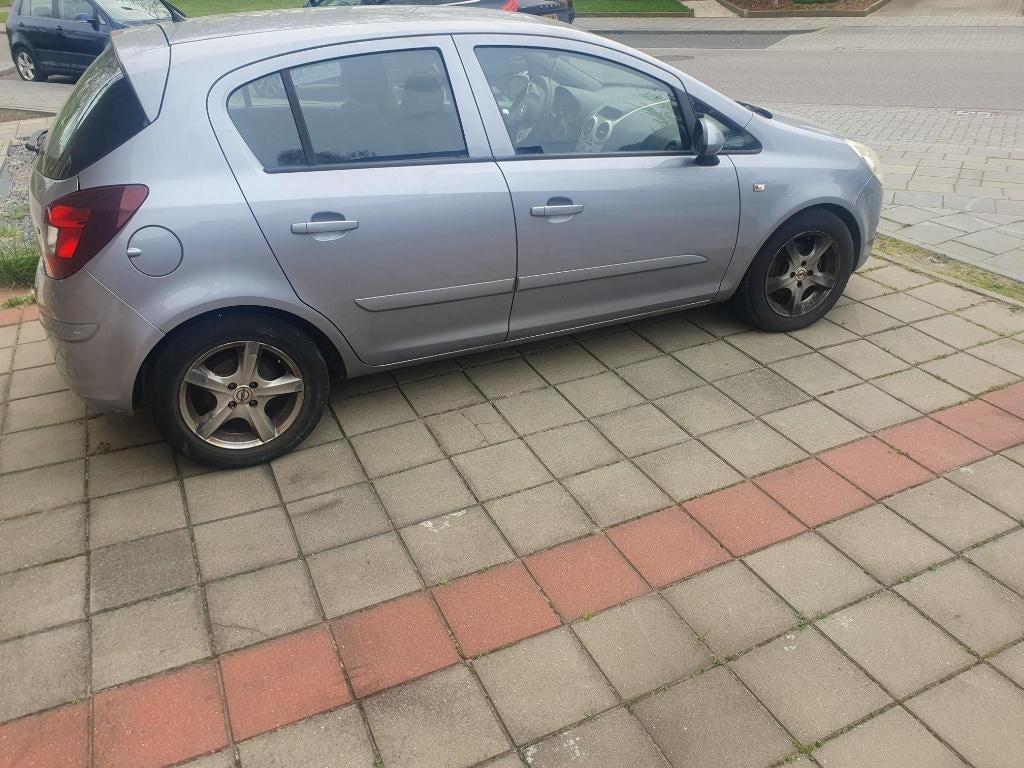 Opel Corsa 1.4 16V 5D 2007 Grijs, Auto's, Opel, Voorwielaandrijving, 1063 kg, 4 cilinders, 49 €/maand