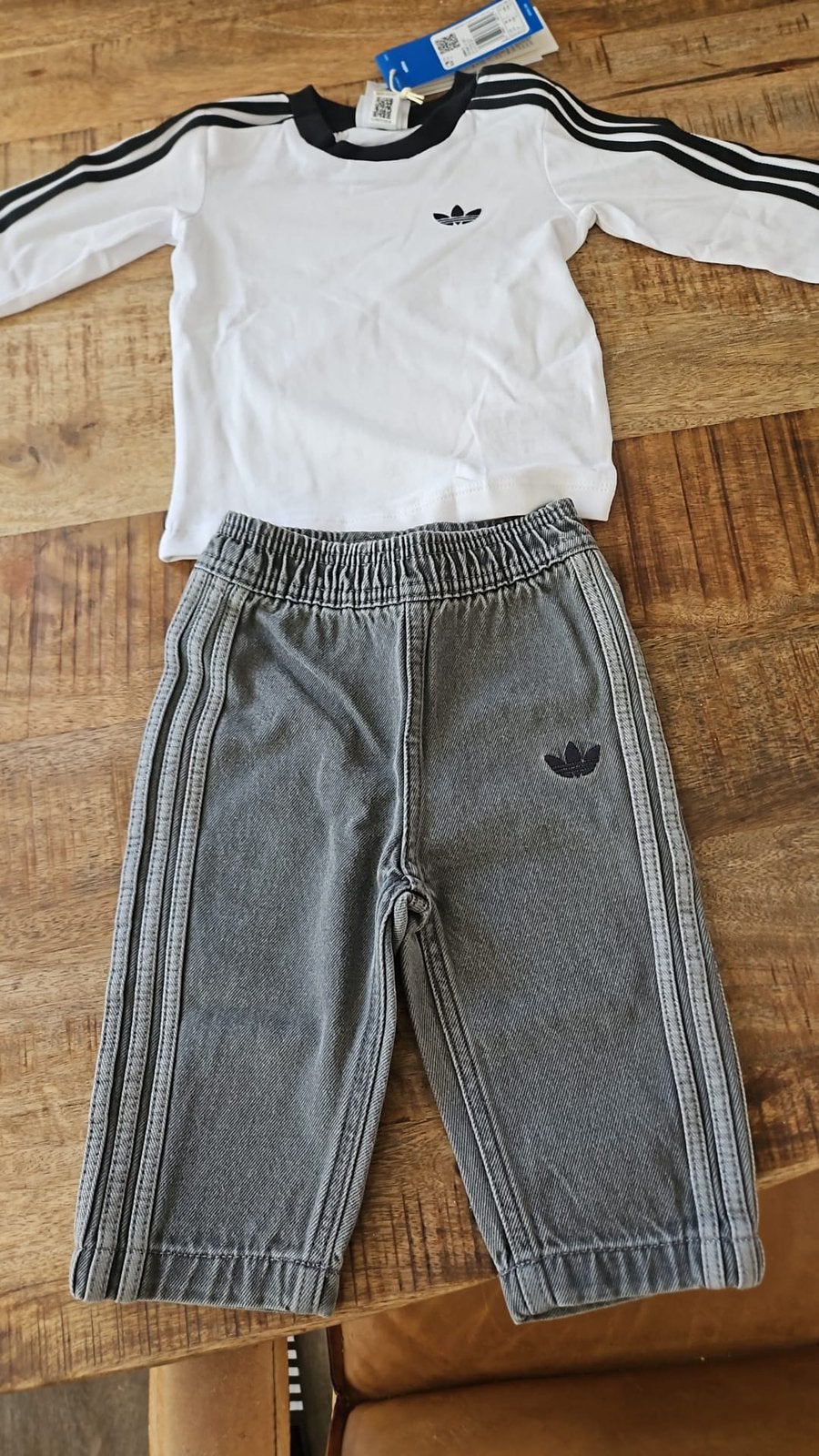 Nieuw adidas training's pakje maat 74, Kinderen en Baby's, Babykleding | Maat 74, Ophalen of Verzenden, Nieuw, Jongetje of Meisje