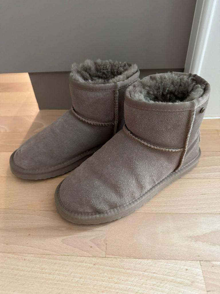 Korte laarsjes van Hush Puppies in maat 38. Suede met bont., Bruin, Lage of Enkellaarzen, Ophalen of Verzenden, Zo goed als nieuw