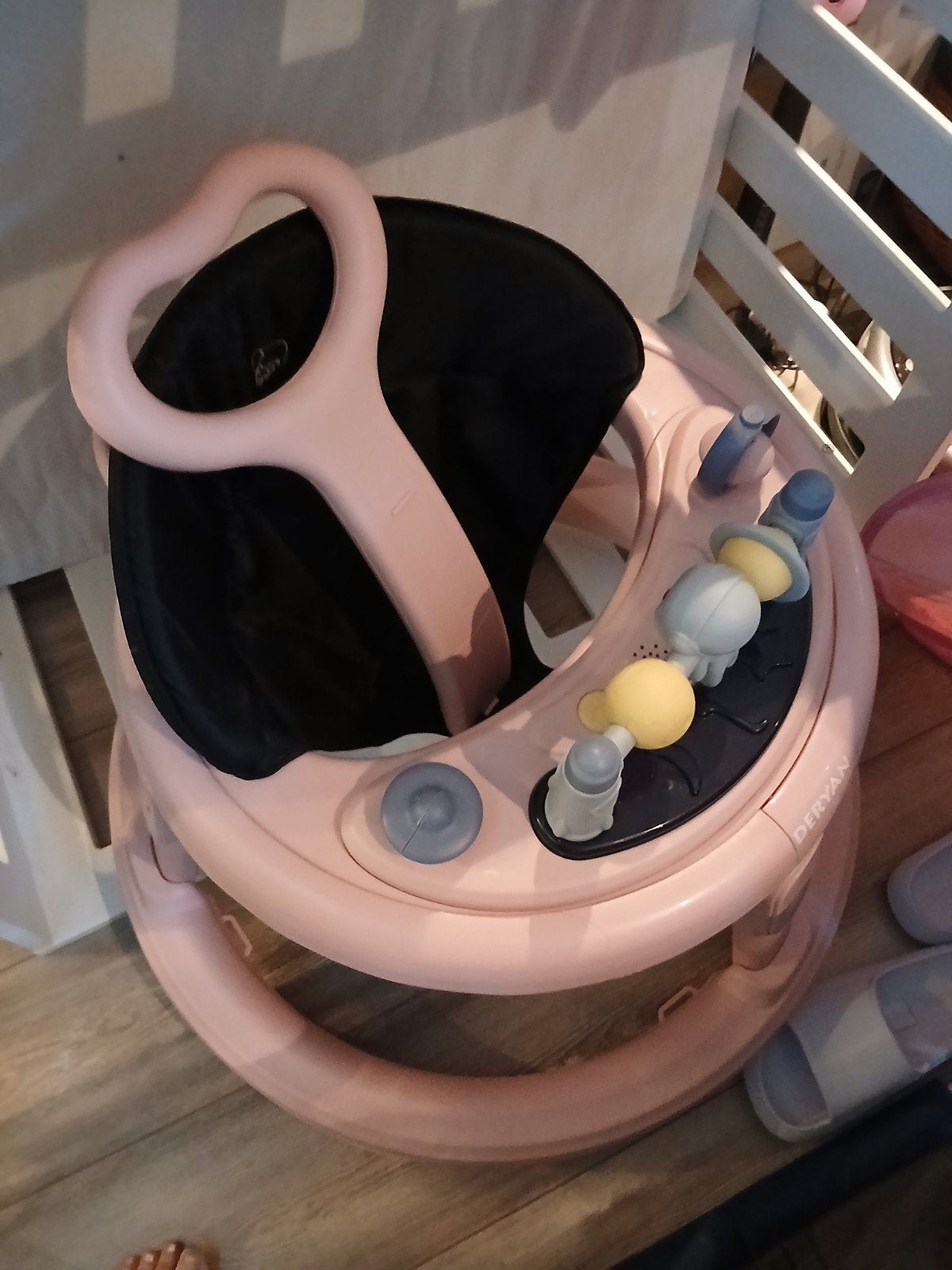 Roze Deryan Baby Loopstoel met Speelgoed, Ophalen of Verzenden, Gebruikt