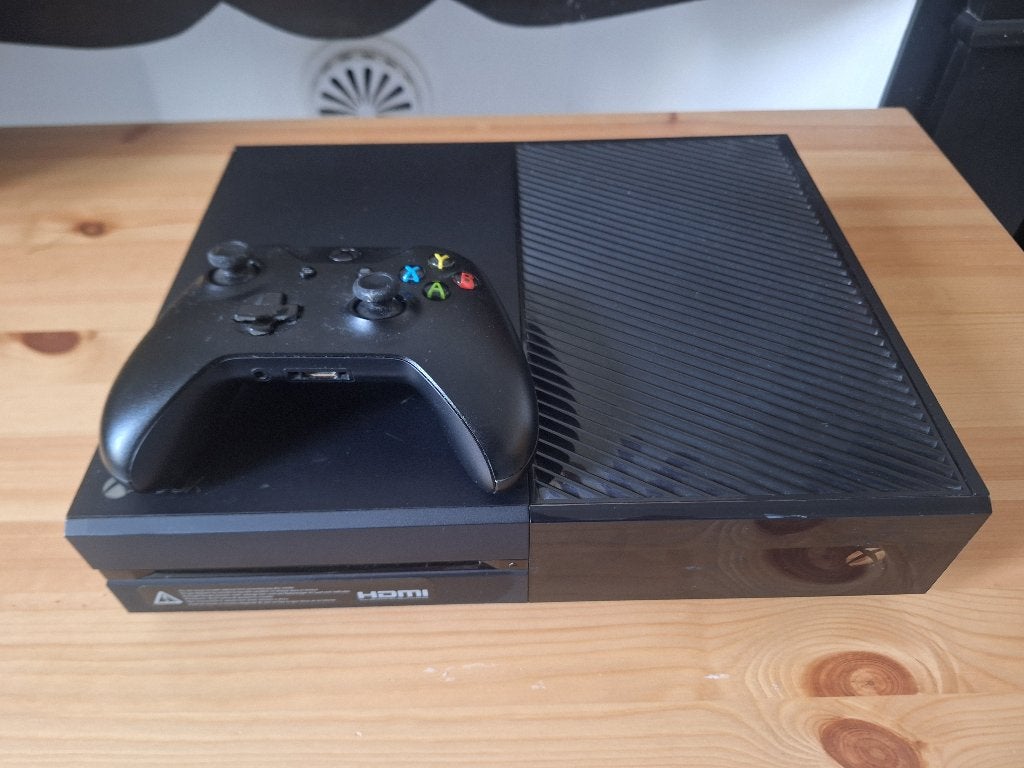 Xbox One + controller en Halo, Ophalen, Xbox One, Zo goed als nieuw, Met 1 controller