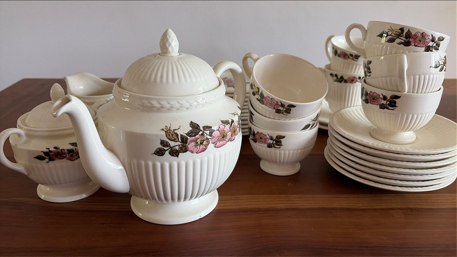 Wedgwood Briar Rose Servies - Gebak, Koffie, Thee, Huis en Inrichting, Keuken | Servies, Ophalen, Gebruikt, Wedgwood, Kop(pen) en/of Schotel(s)